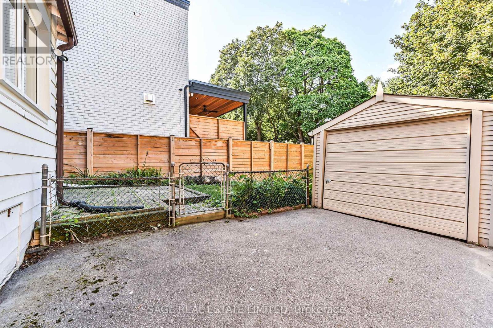 152 MANOR ROAD E - Image 24