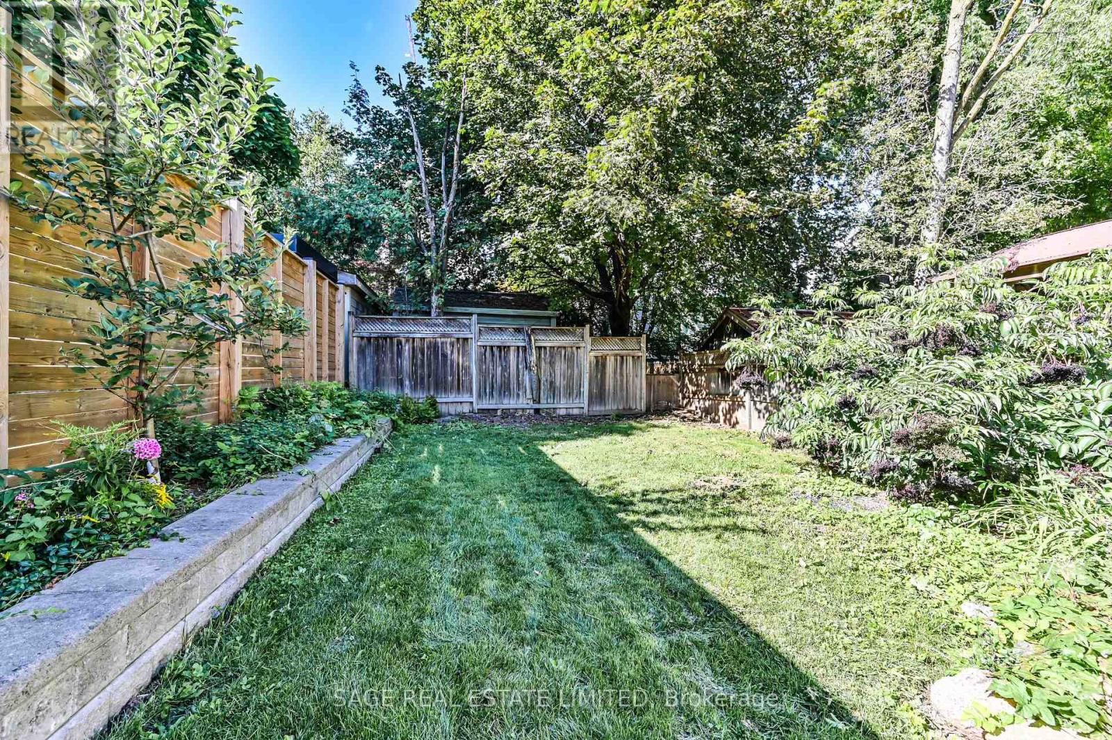 152 MANOR ROAD E - 26