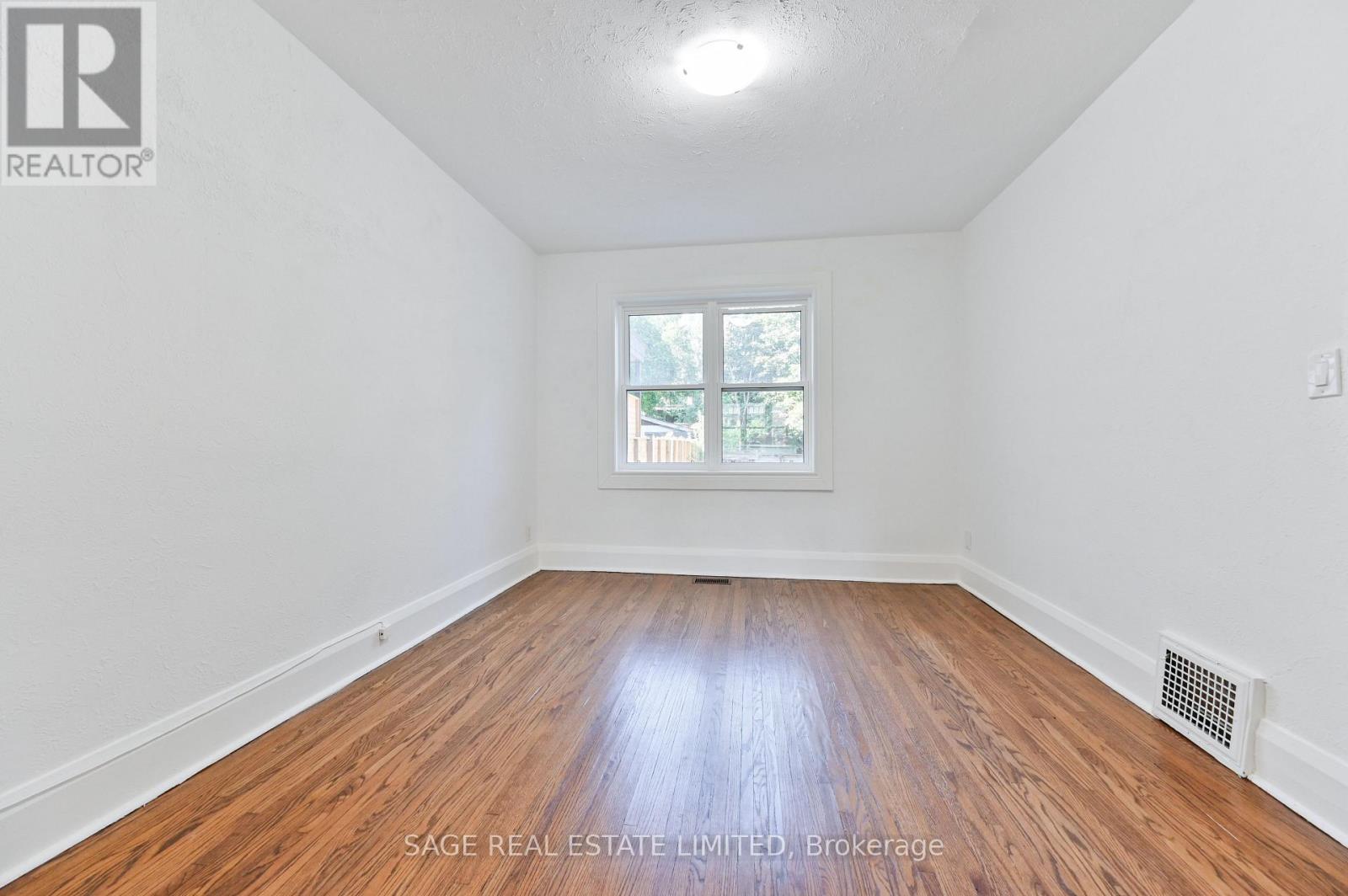 152 MANOR ROAD E - Image 6