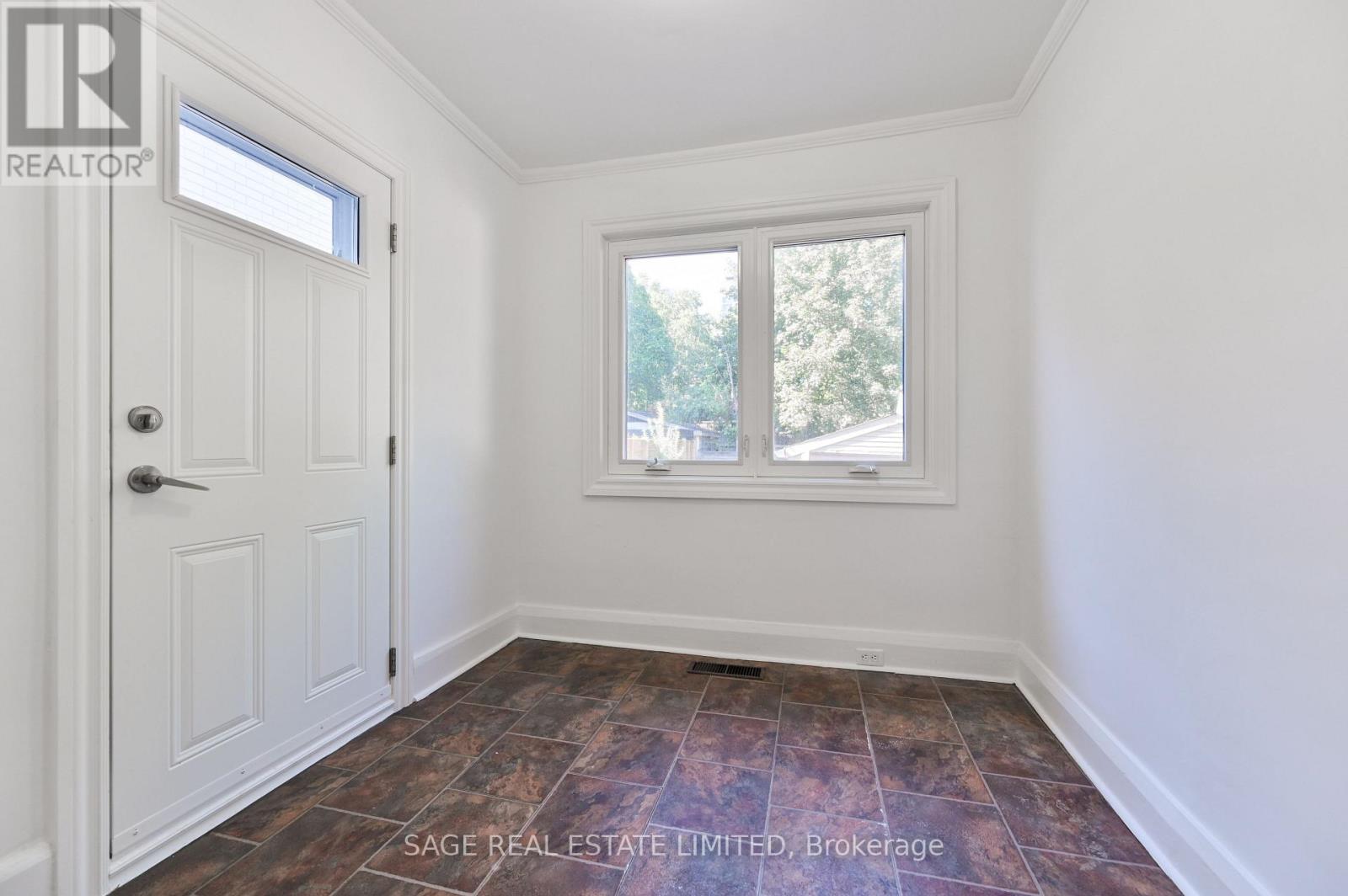 152 MANOR ROAD E - Image 8