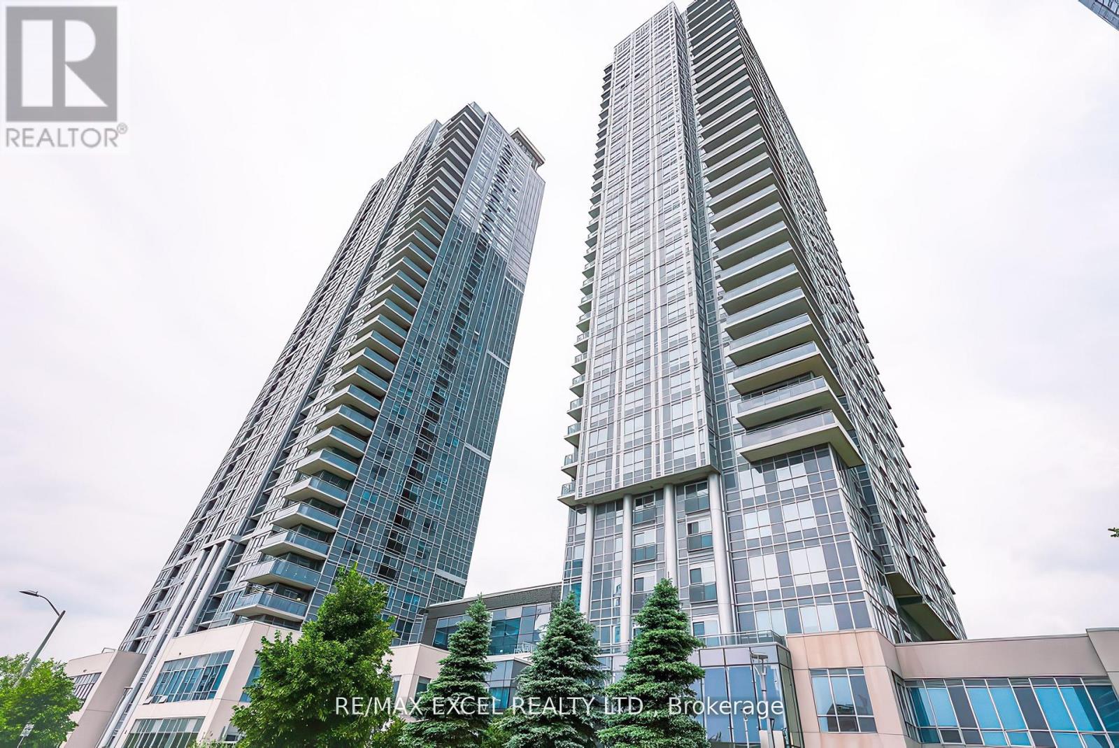 Photo of 275 Village Green Square