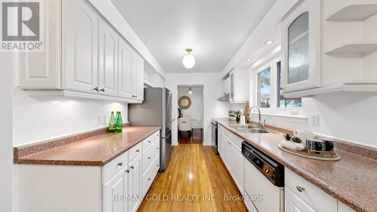 146 OAKMEADOW BOULEVARD - Image 9