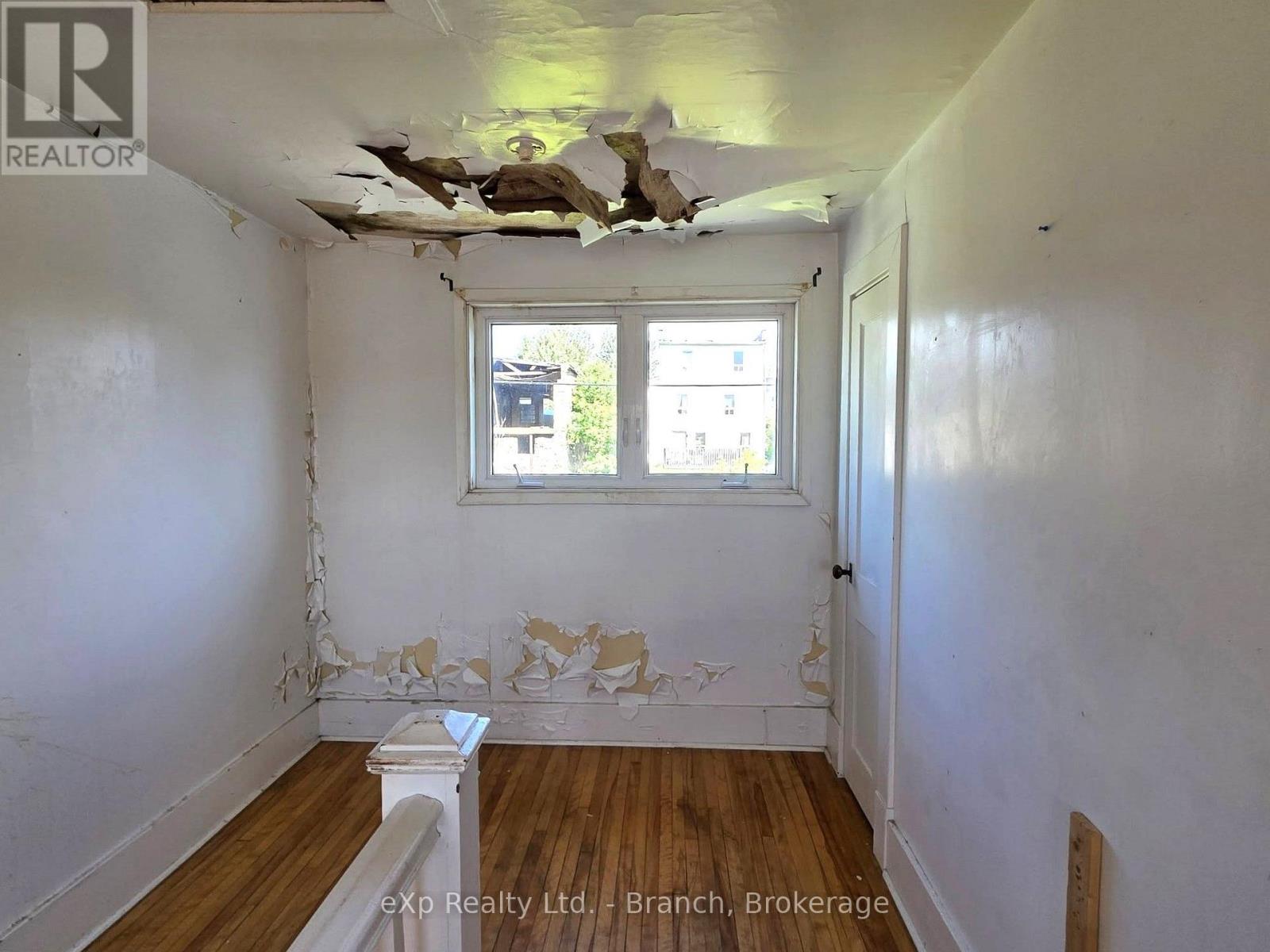 14 TAYLOR AVENUE - 14