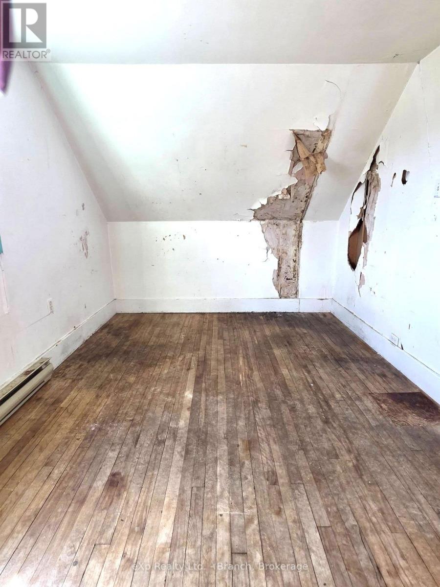 14 TAYLOR AVENUE - 15