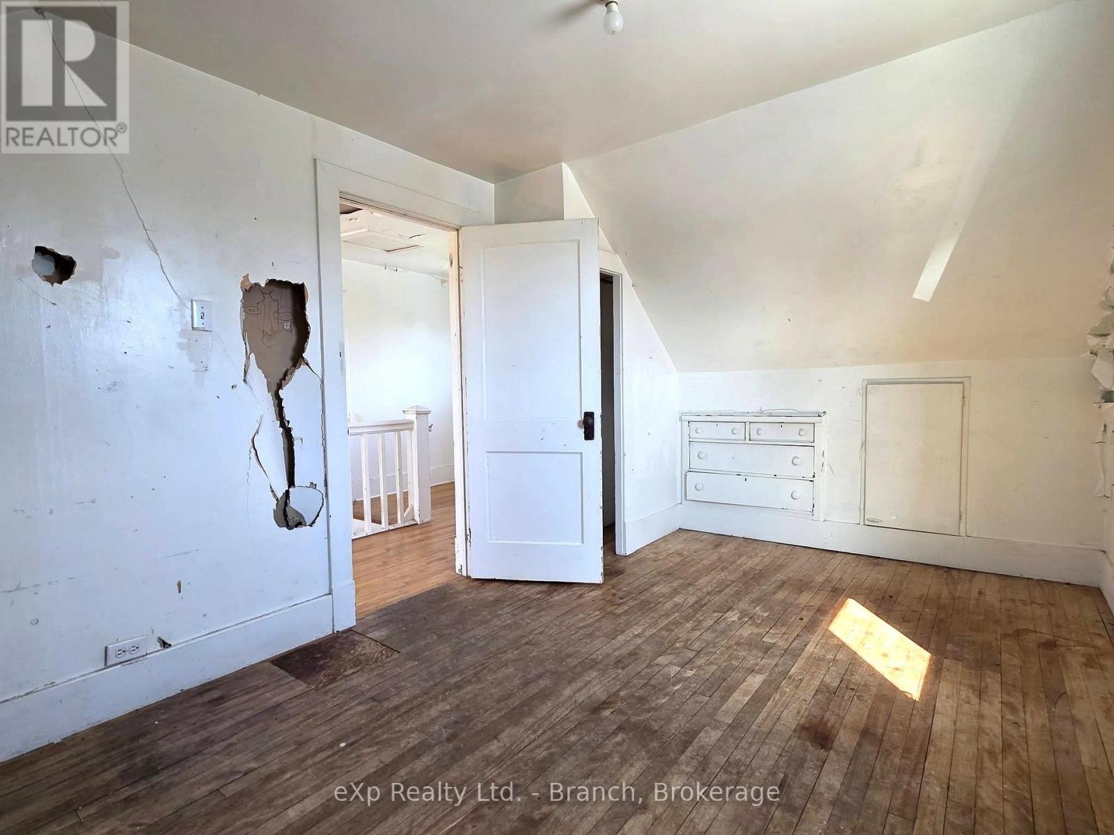 14 TAYLOR AVENUE - 17