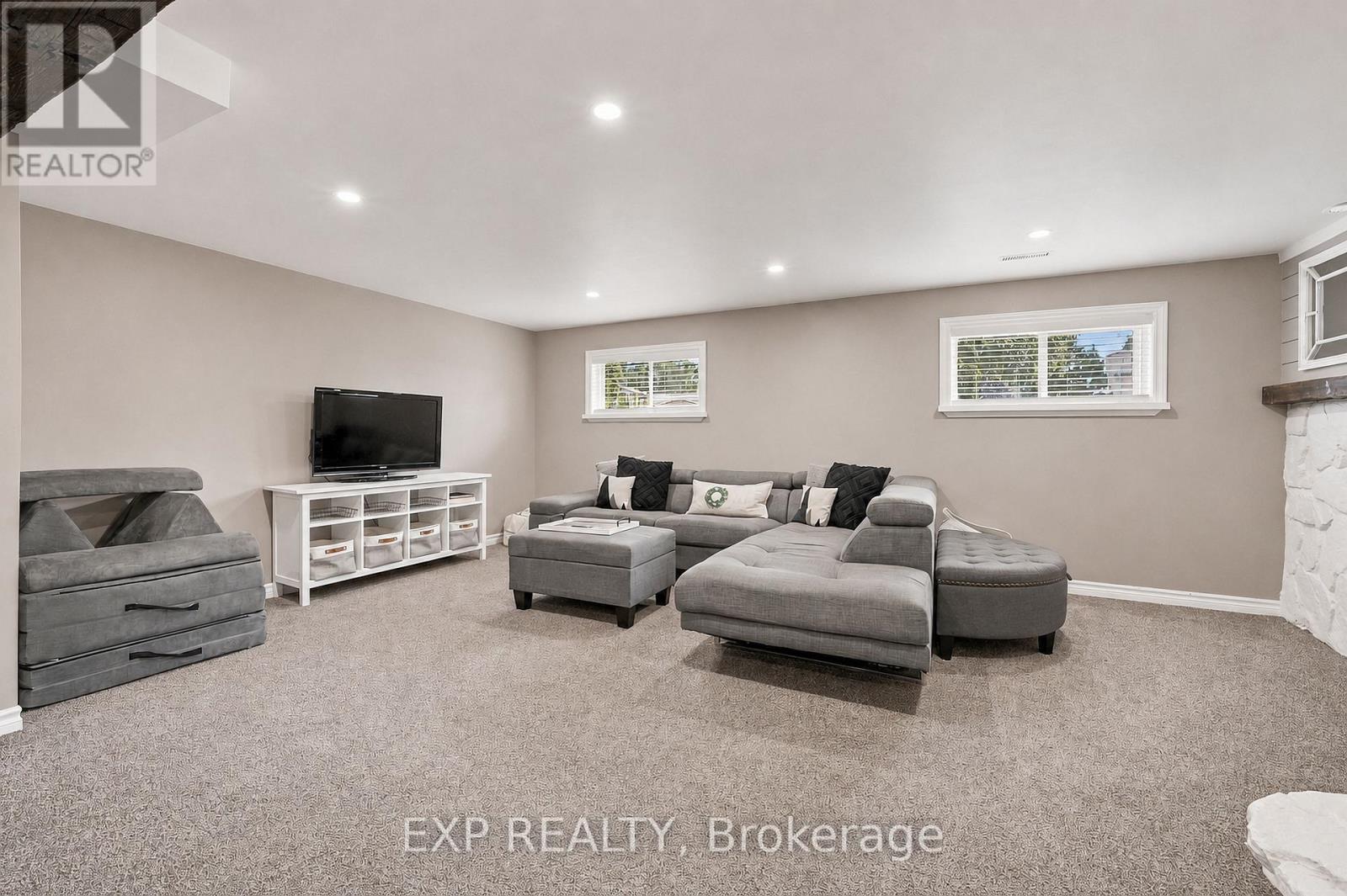 72 ACADIA DRIVE - 16
