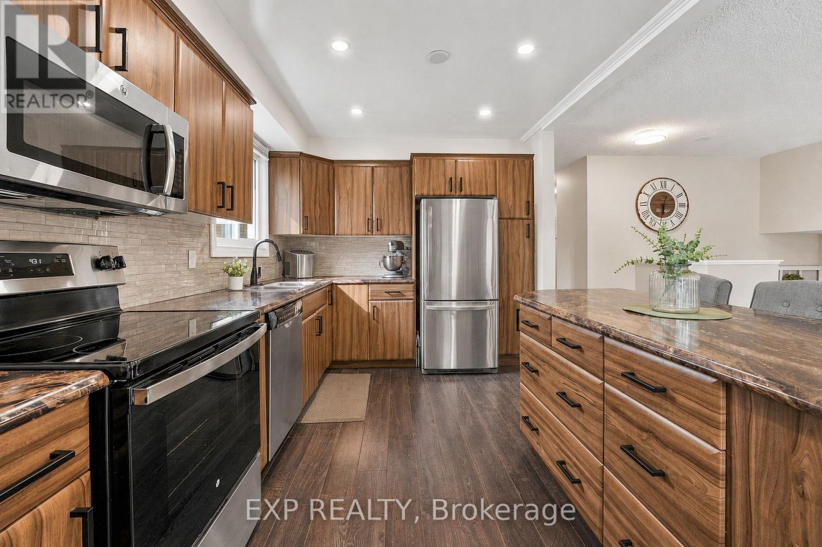 72 ACADIA DRIVE - 6