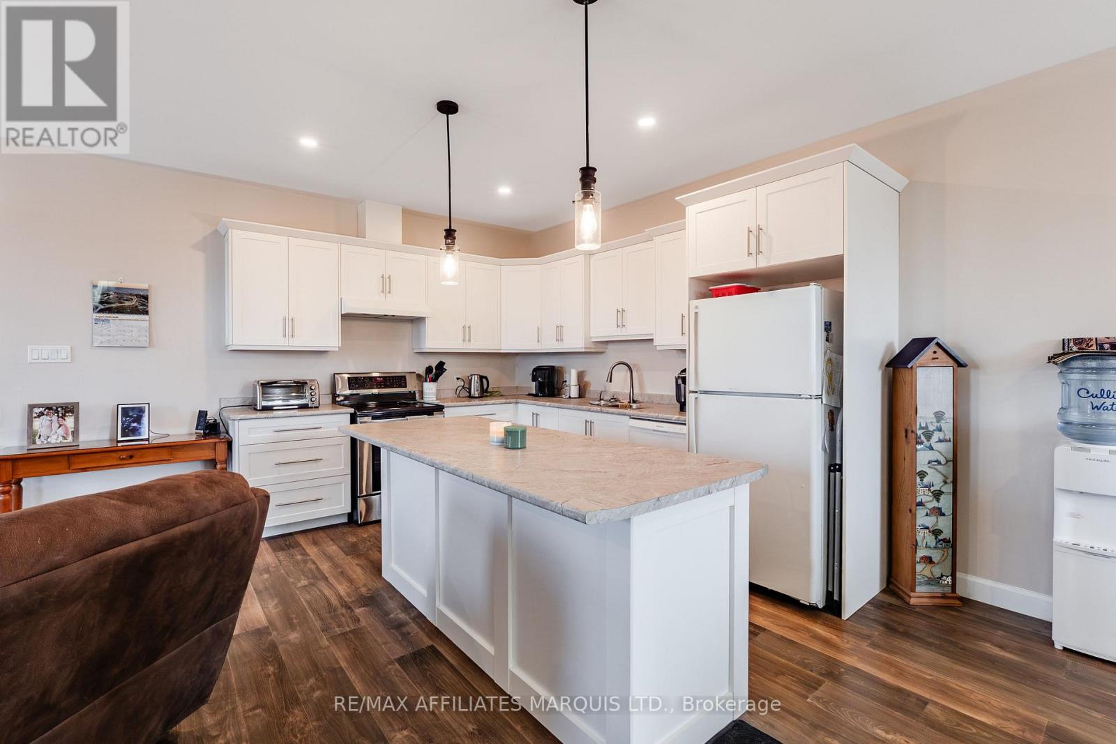 2389 WATSON CRESCENT - 10