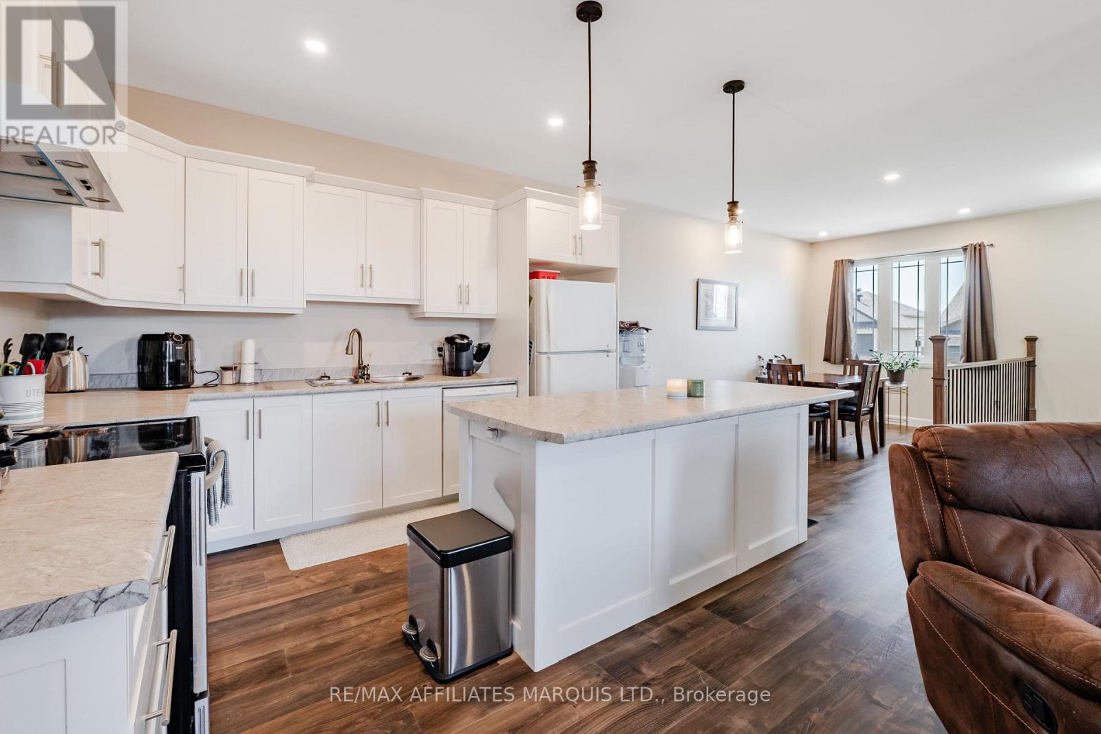 2389 WATSON CRESCENT - 11