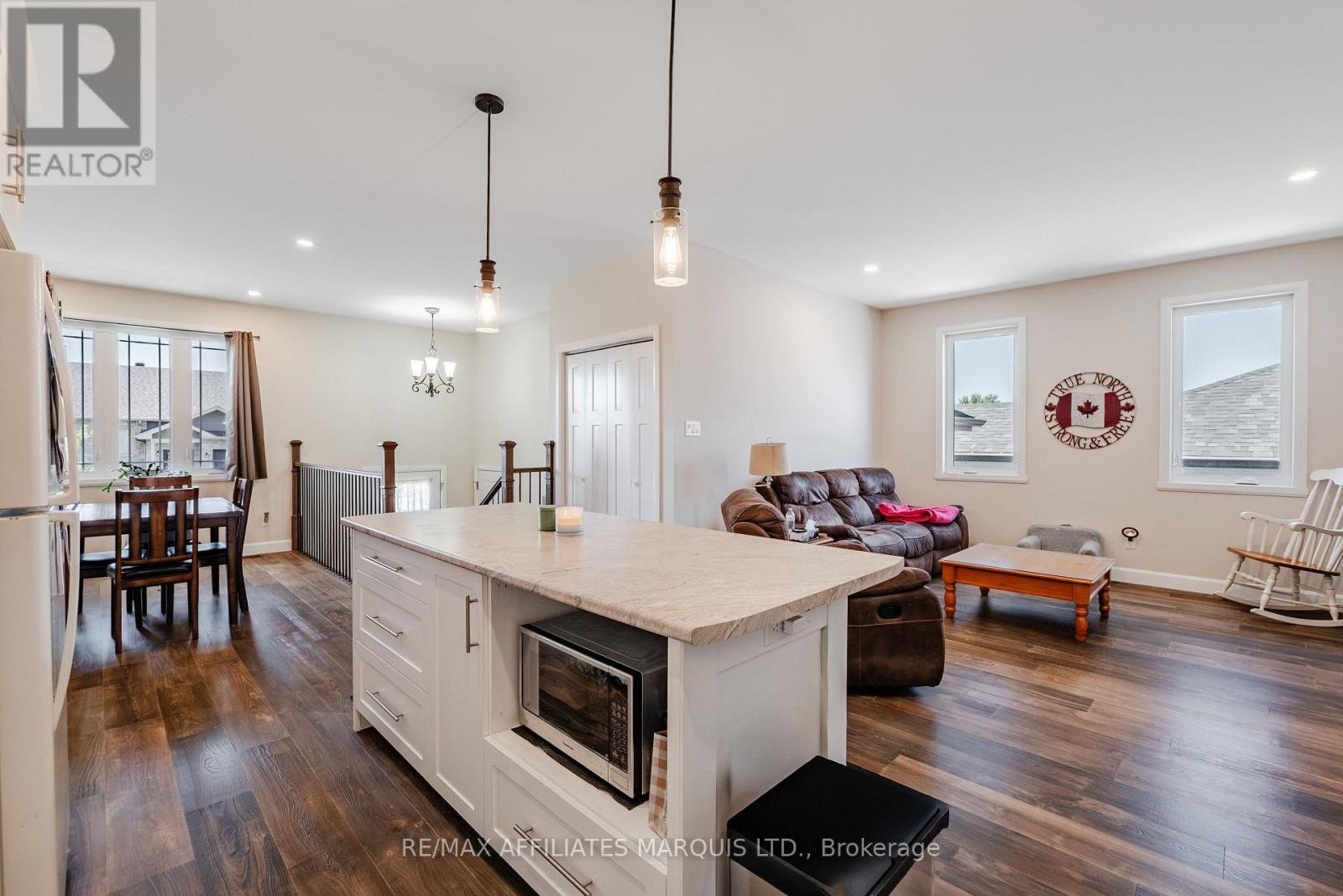 2389 WATSON CRESCENT - 12