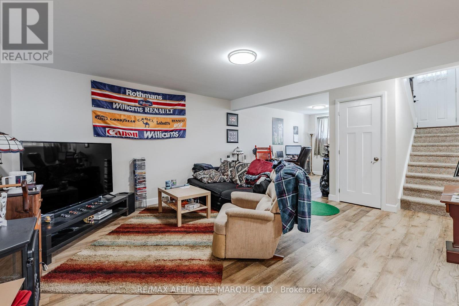 2389 WATSON CRESCENT - 23