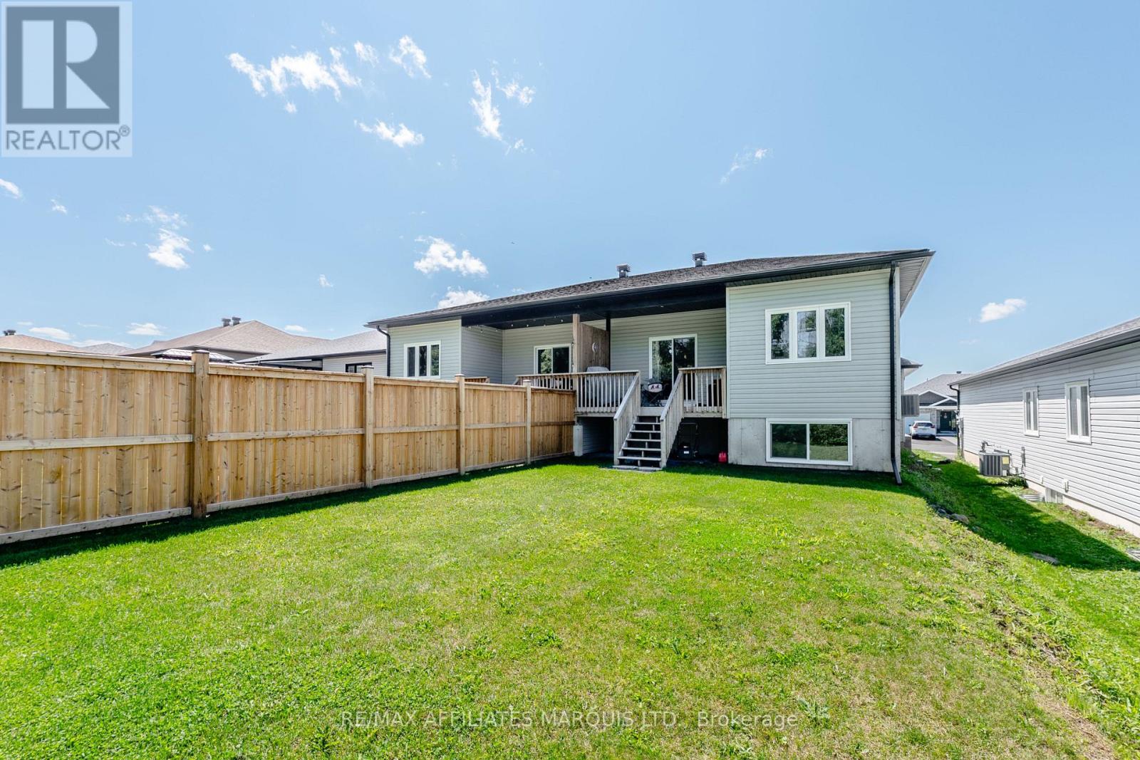 2389 WATSON CRESCENT - 31