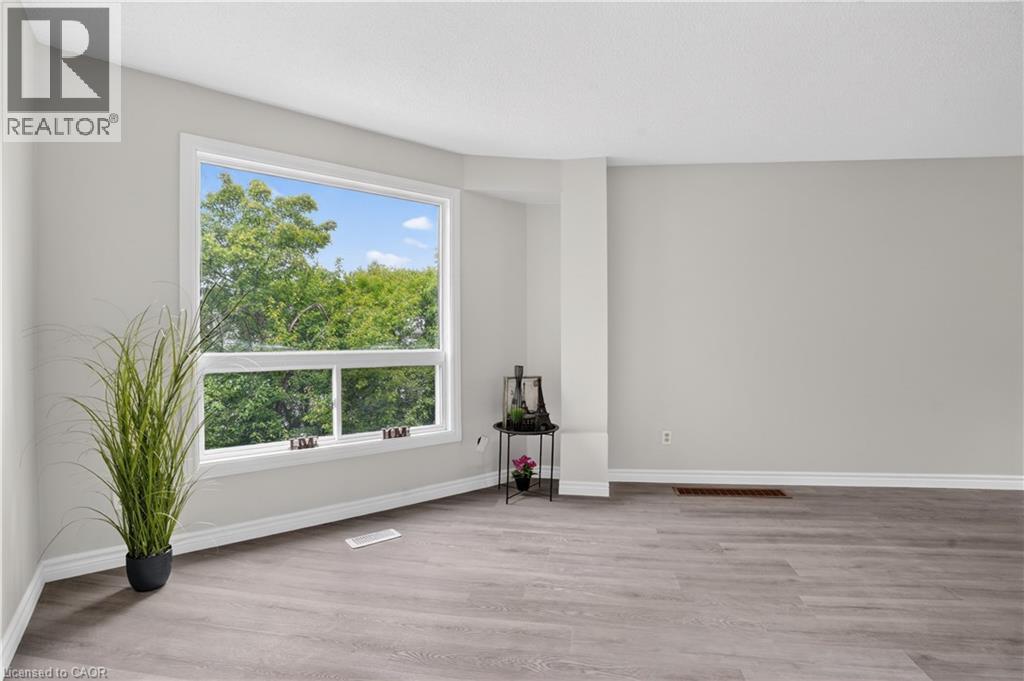 #66 60 ELMSDALE Drive - Image 13