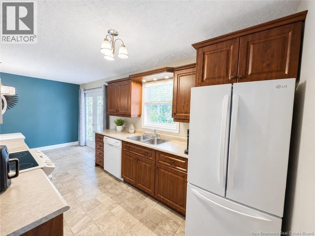 377 Sunset, Miramichi, New Brunswick, E1V1A3, Miramichi, New Brunswick — photo 3 of 5