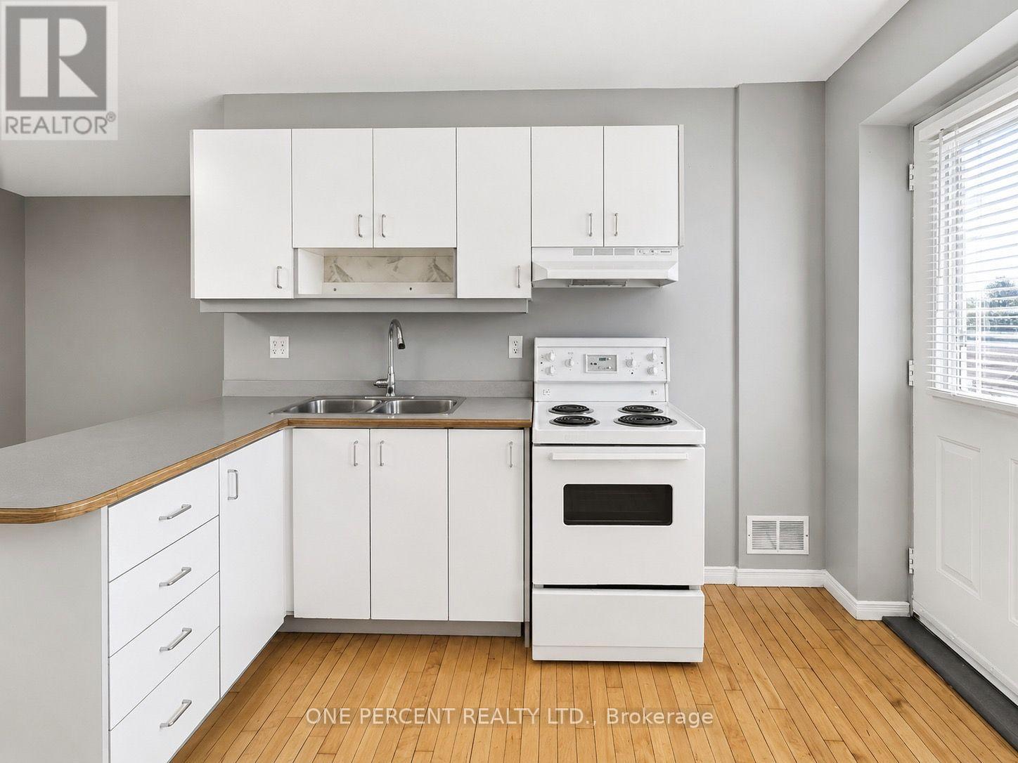 546 Concession Street, Hamilton (Eastmount), Ontario, L8V1A9, Hamilton (Eastmount), Ontario — photo 3 of 5