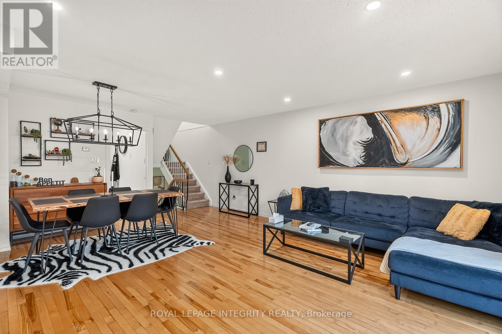 16 STAMFORD PRIVATE - Image 12