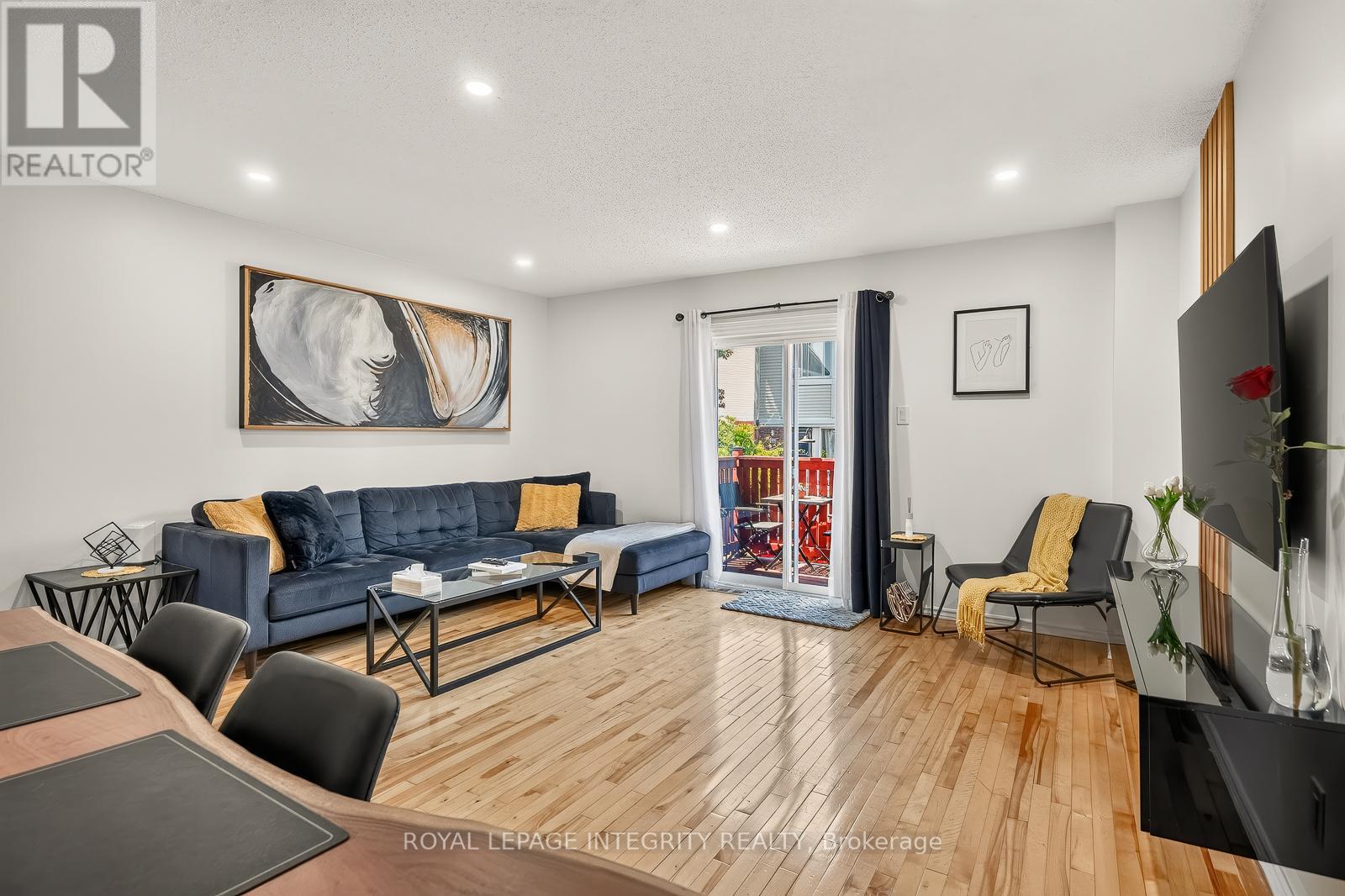 16 STAMFORD PRIVATE - Image 14