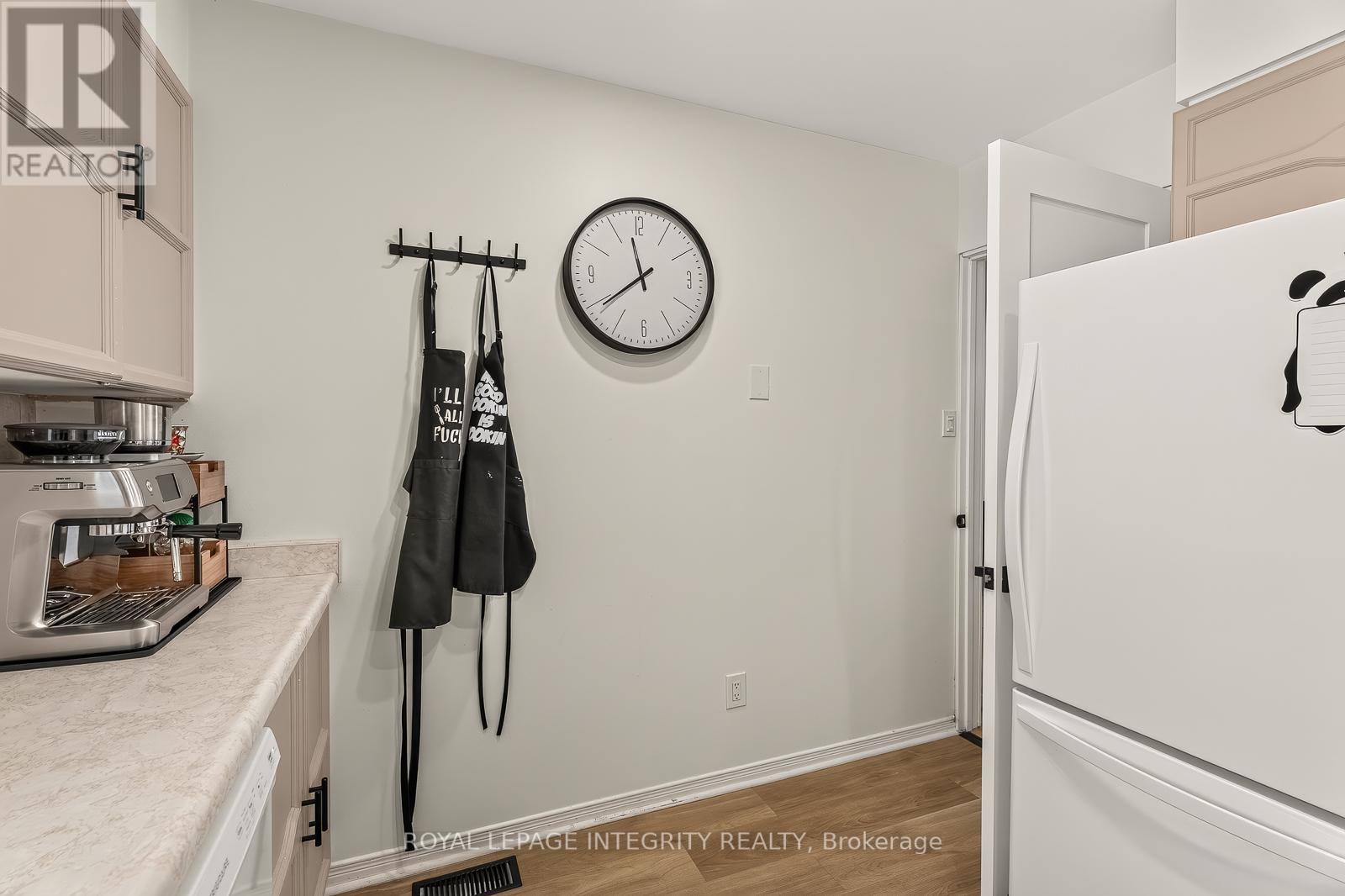 16 STAMFORD PRIVATE - Image 19