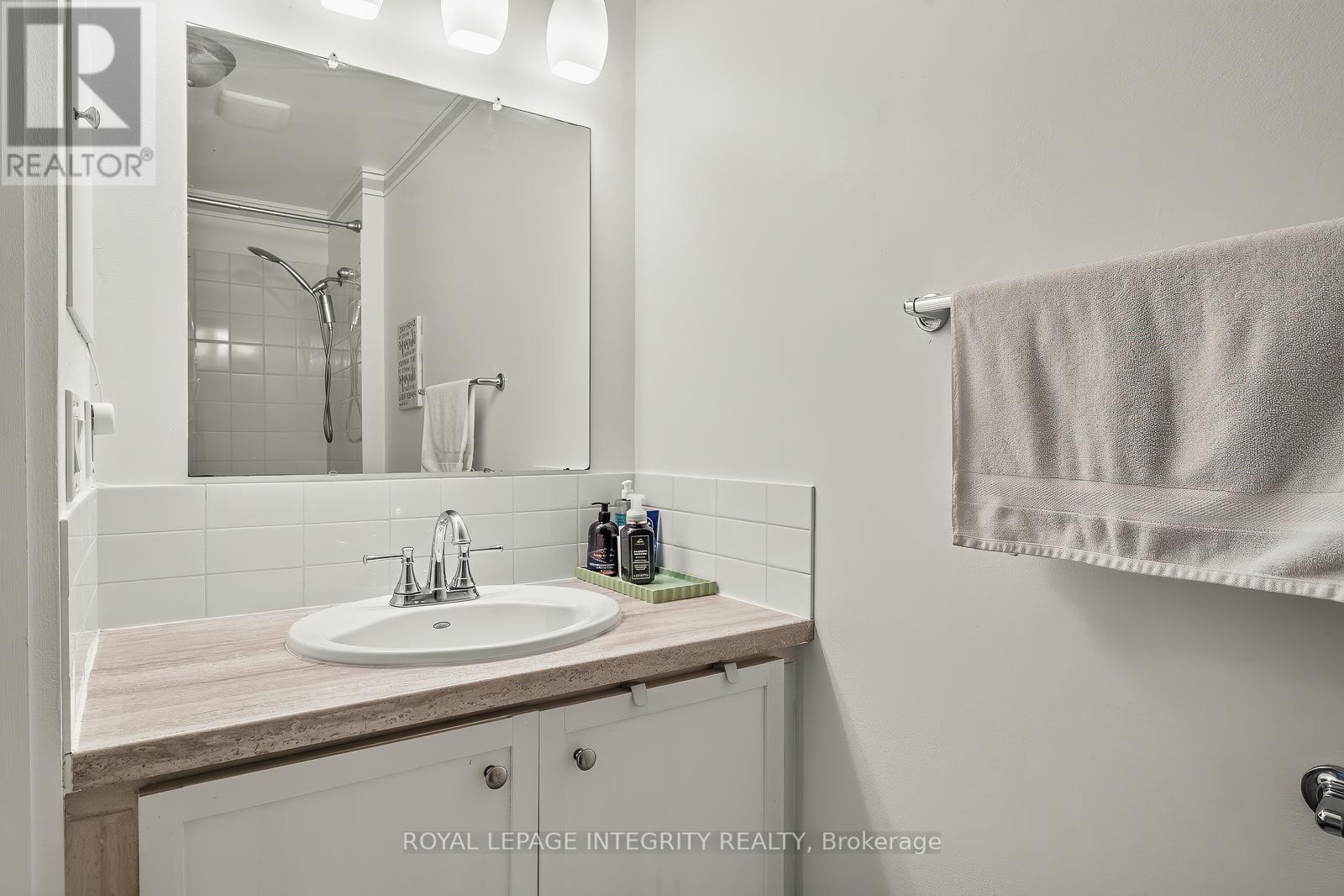 16 STAMFORD PRIVATE - Image 26