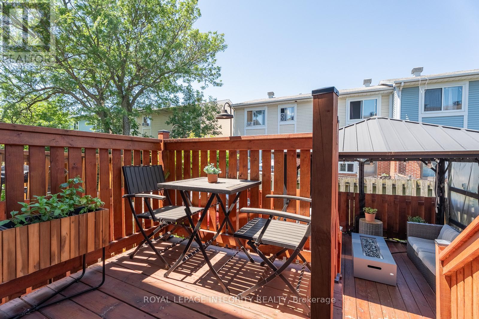 16 STAMFORD PRIVATE - Image 35