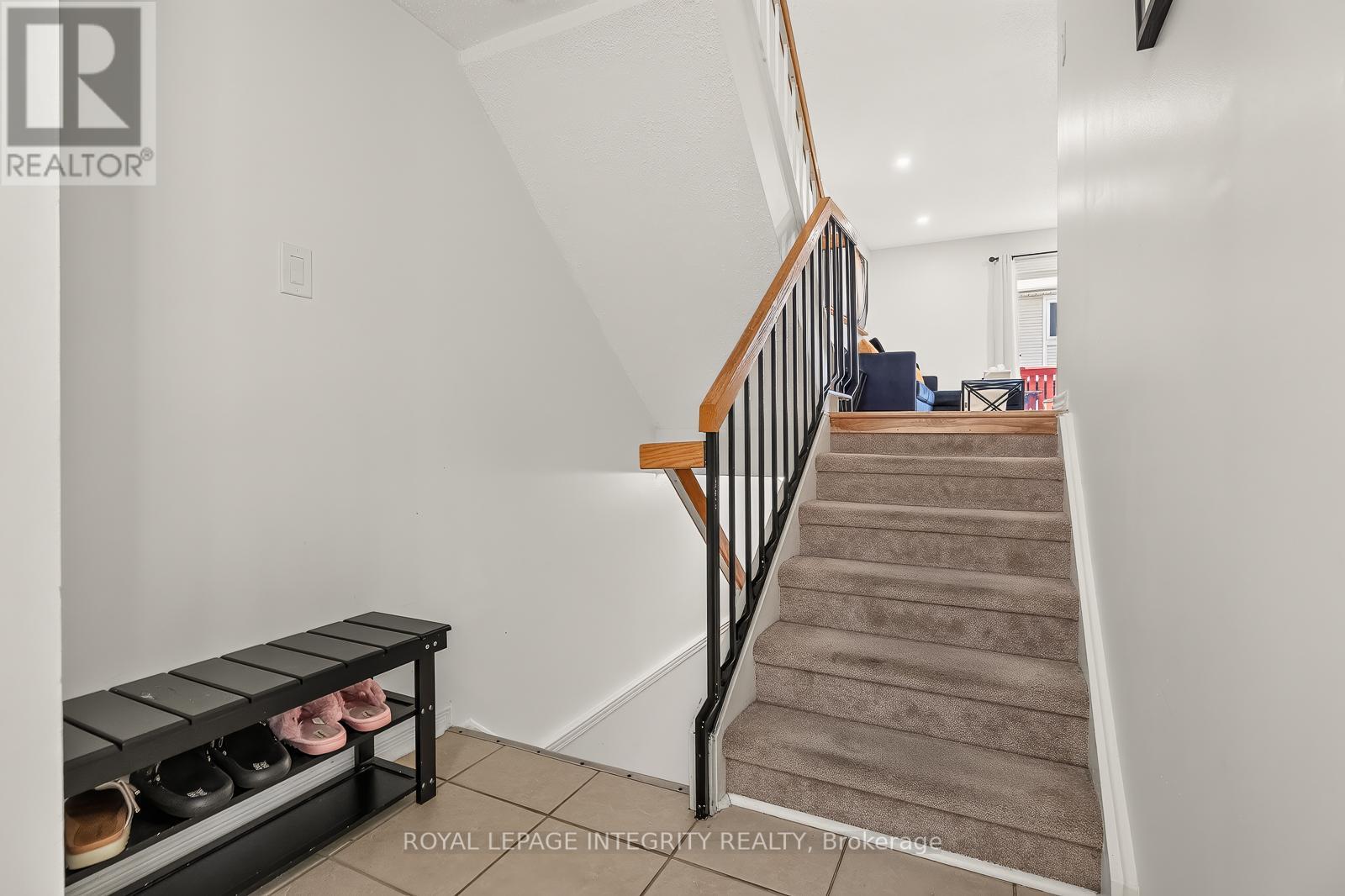 16 STAMFORD PRIVATE - Image 6
