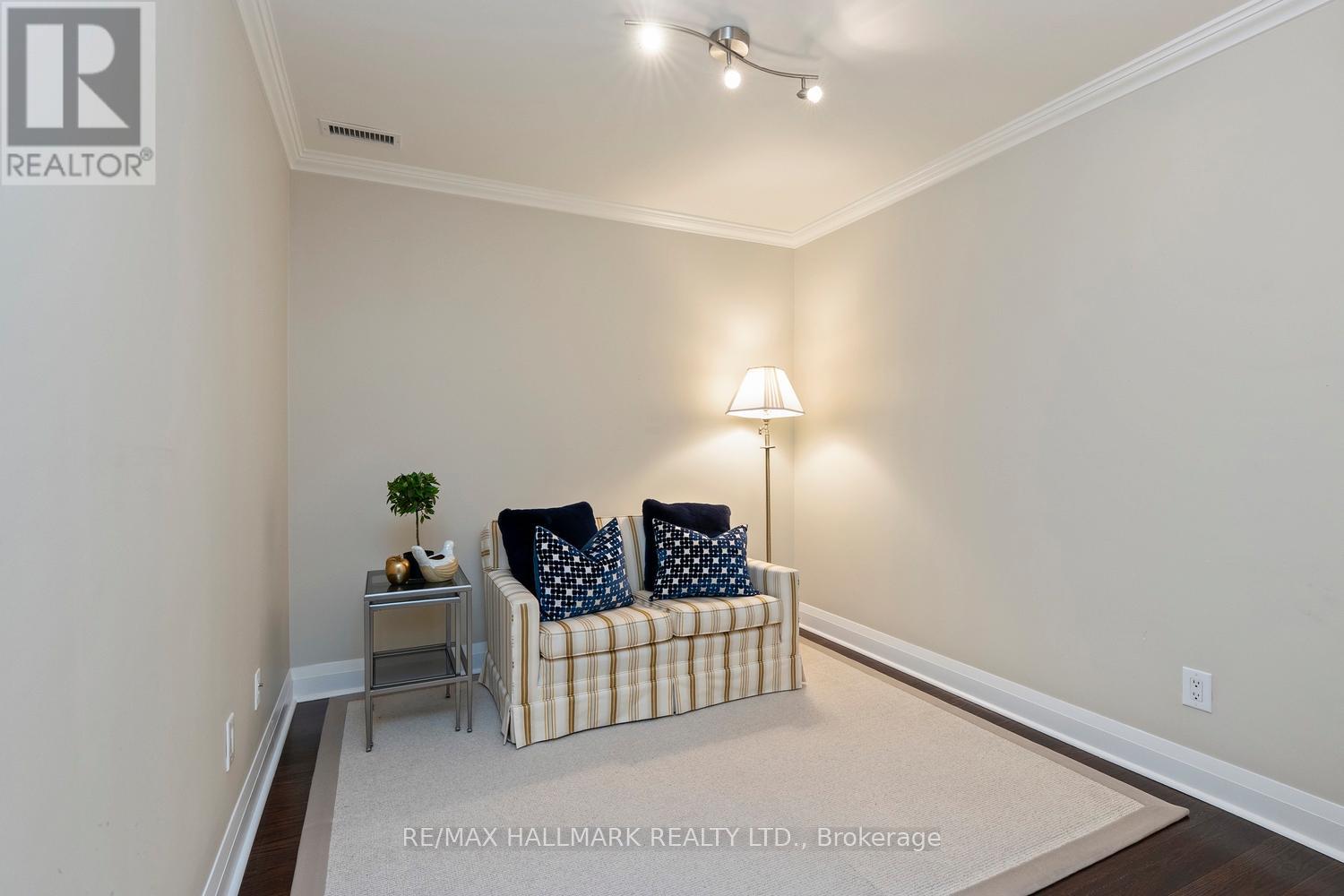 #601 1 HURONTARIO STREET - Image 8