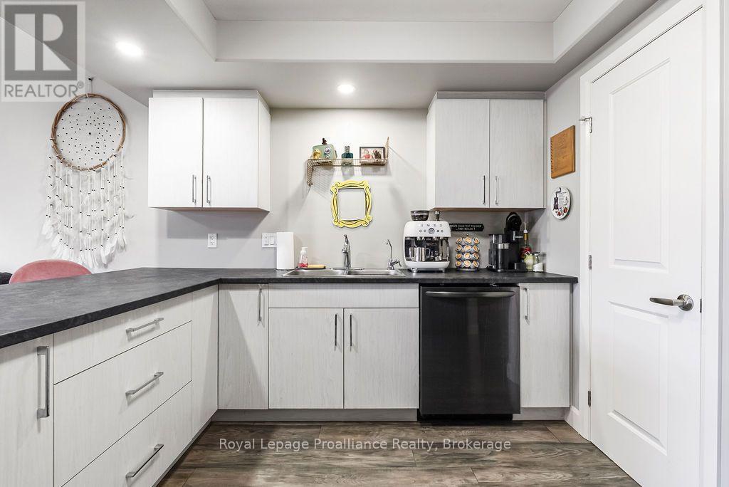 17 DEWAL PLACE - 11