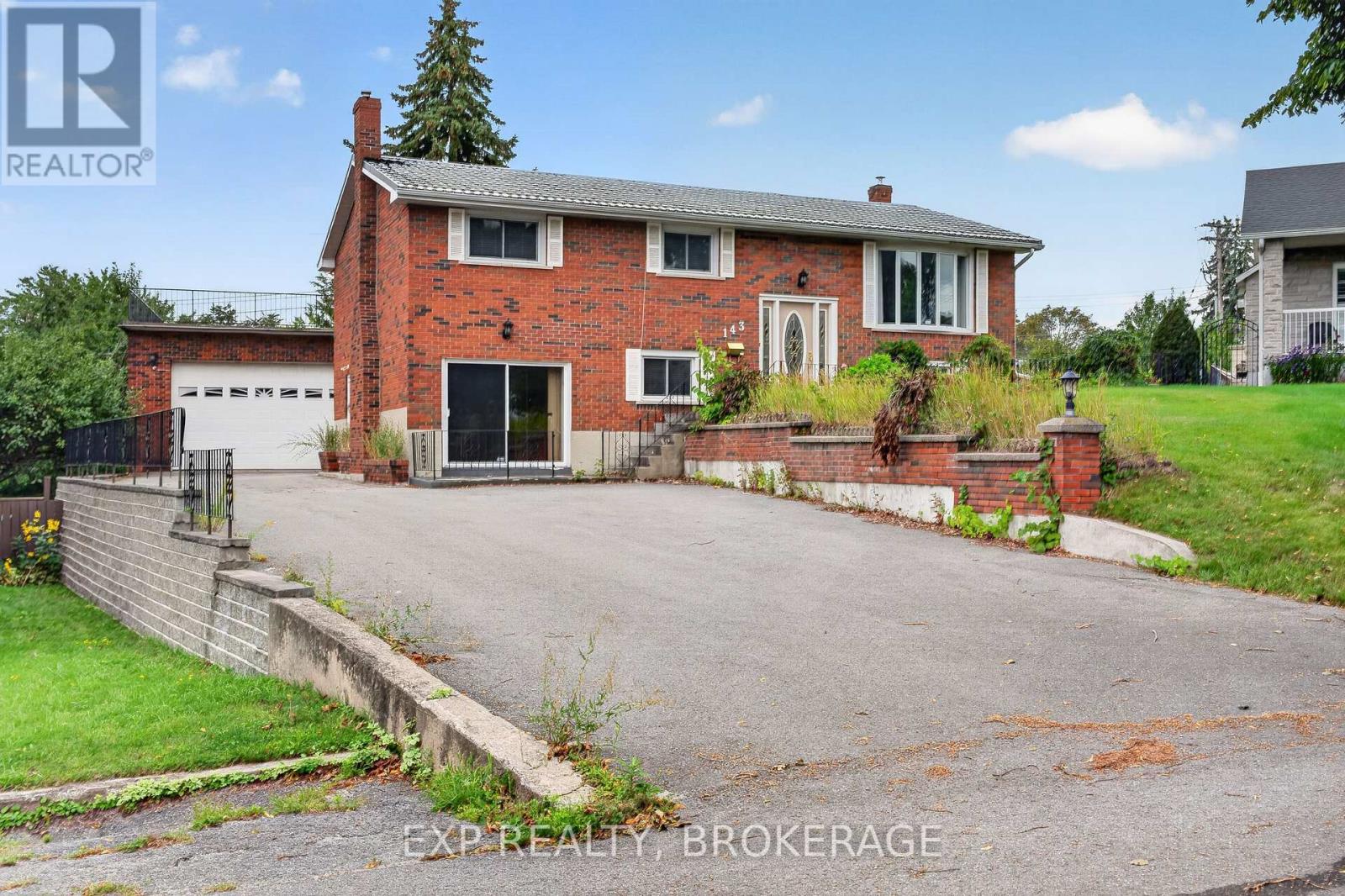143 MORENZ CRESCENT - 1
