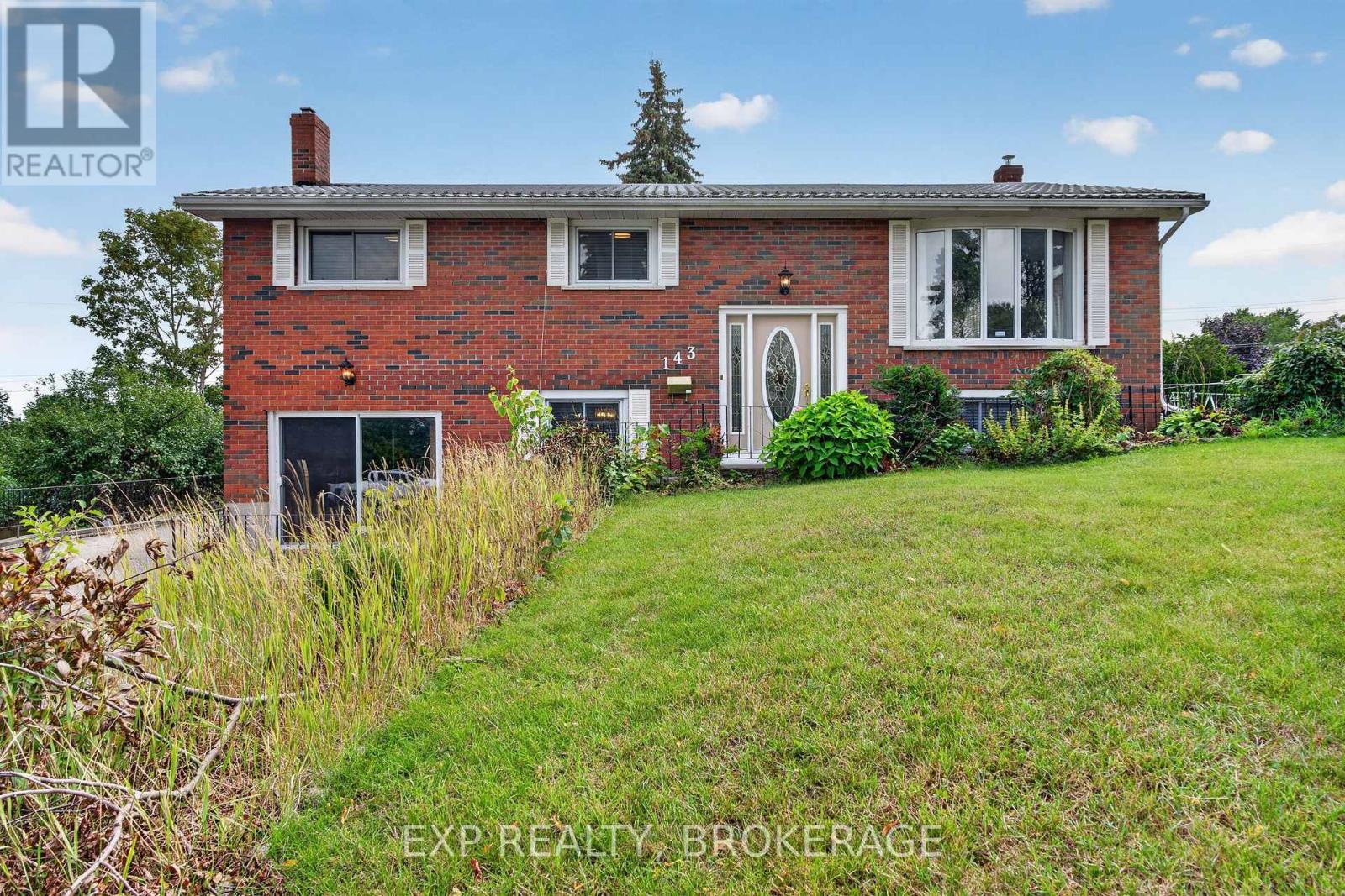 143 MORENZ CRESCENT - 2