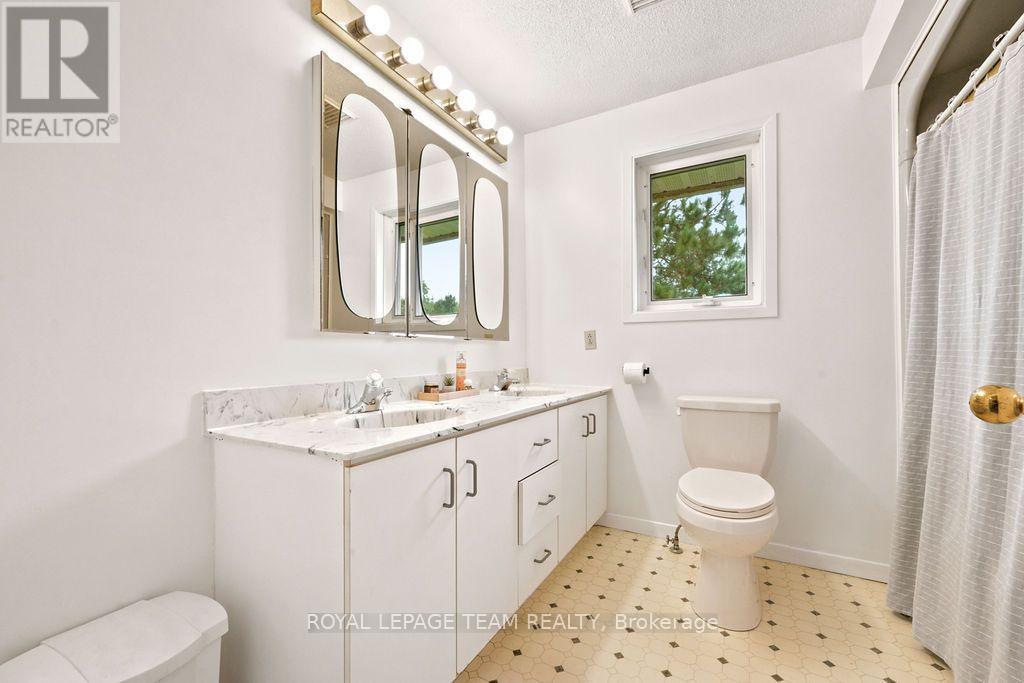 13 SPRINGFIELD DRIVE - Image 38