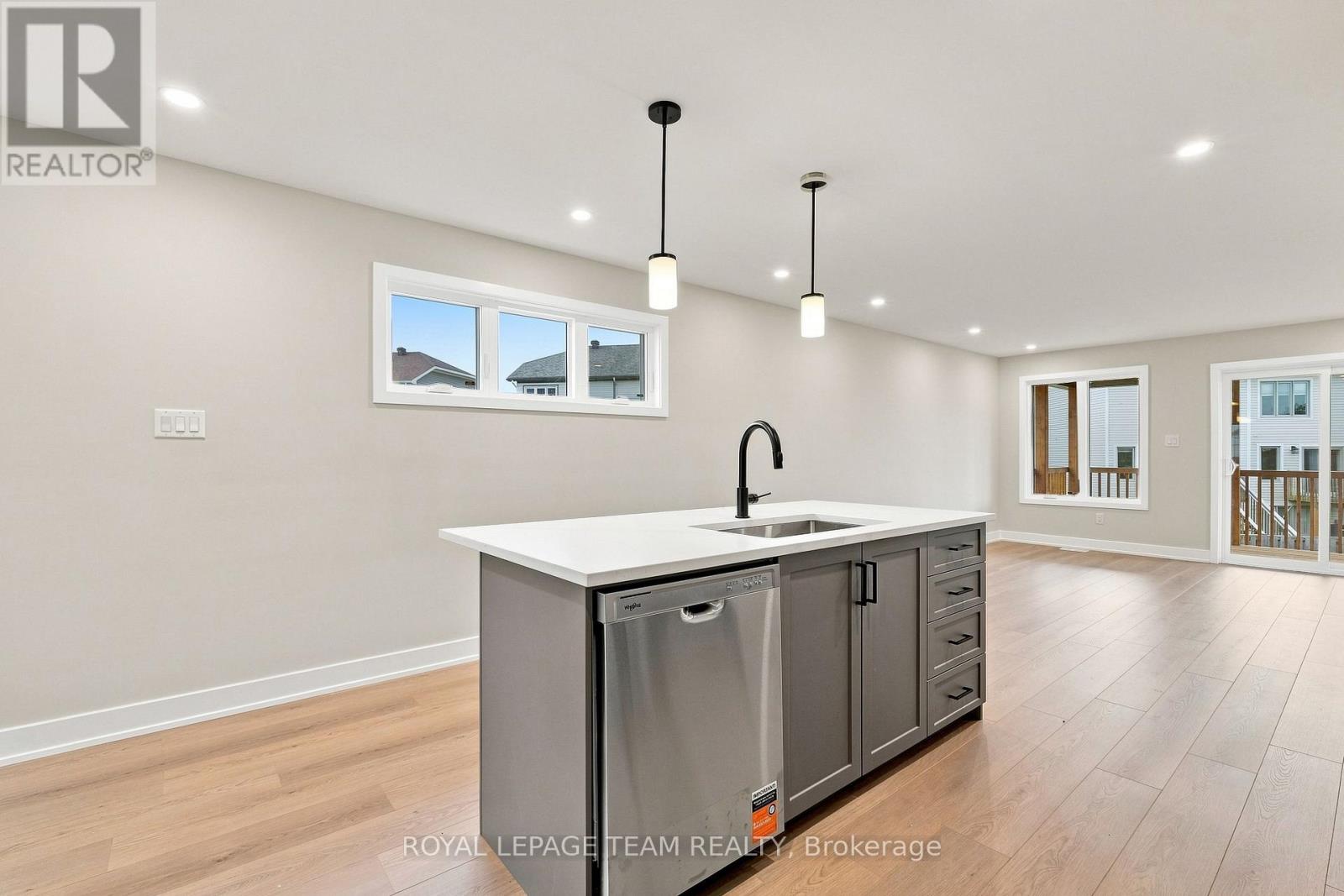 52 WHITCOMB CRESCENT - 13