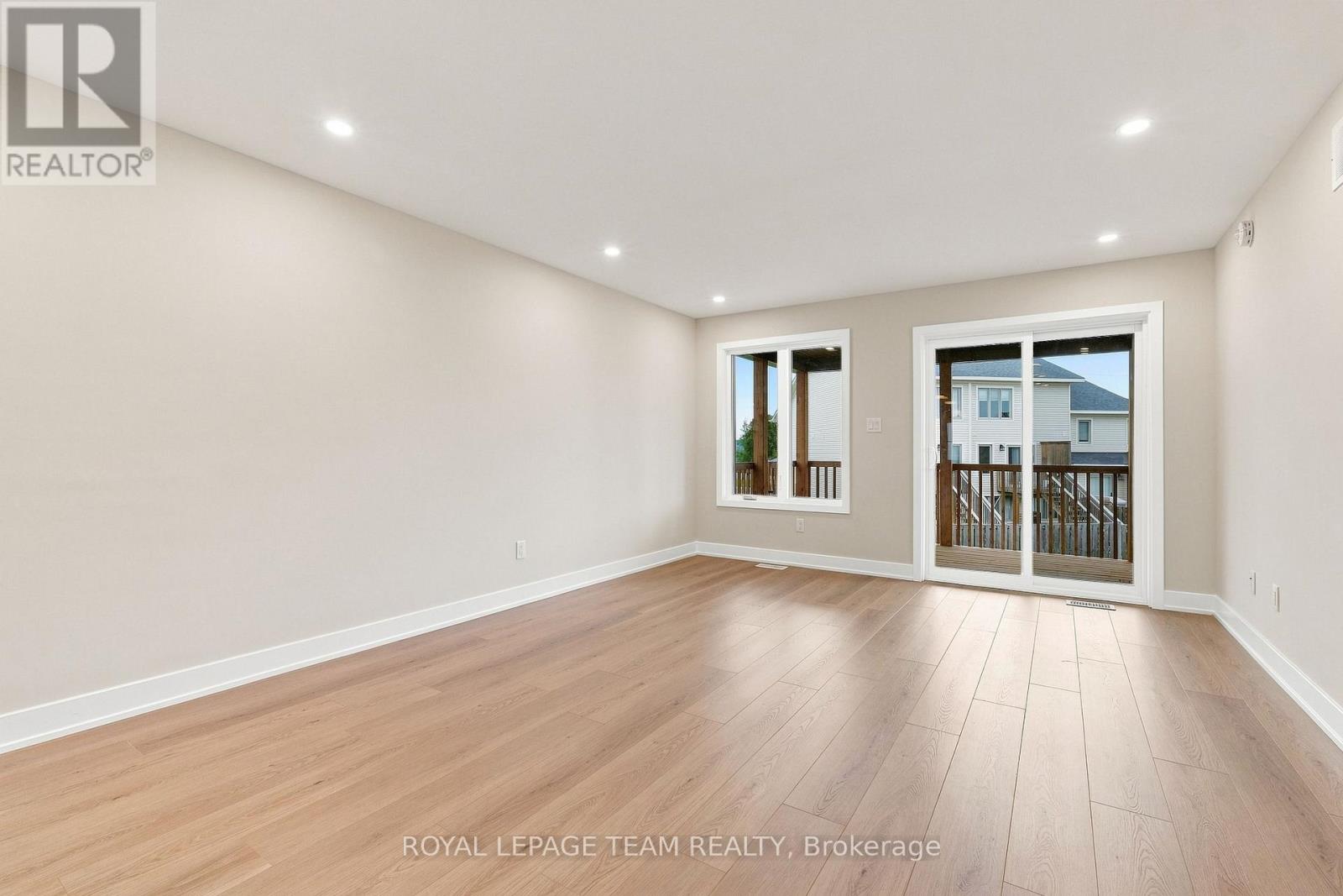 52 WHITCOMB CRESCENT - 21
