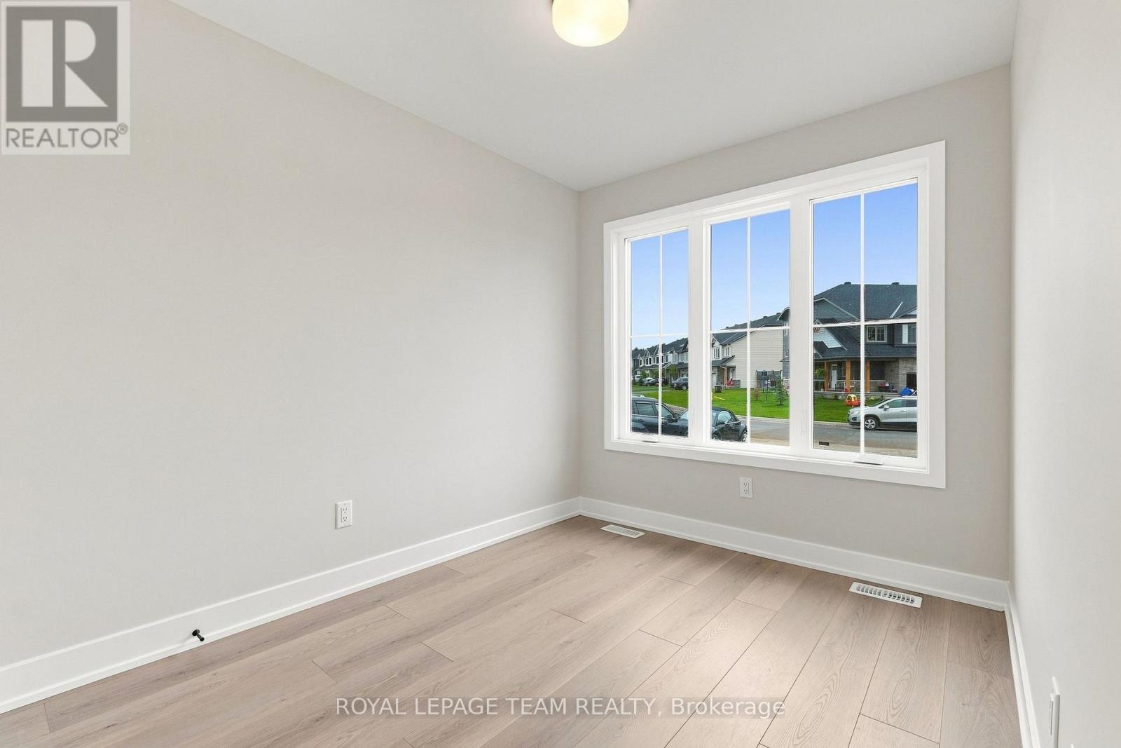 52 WHITCOMB CRESCENT - Image 28