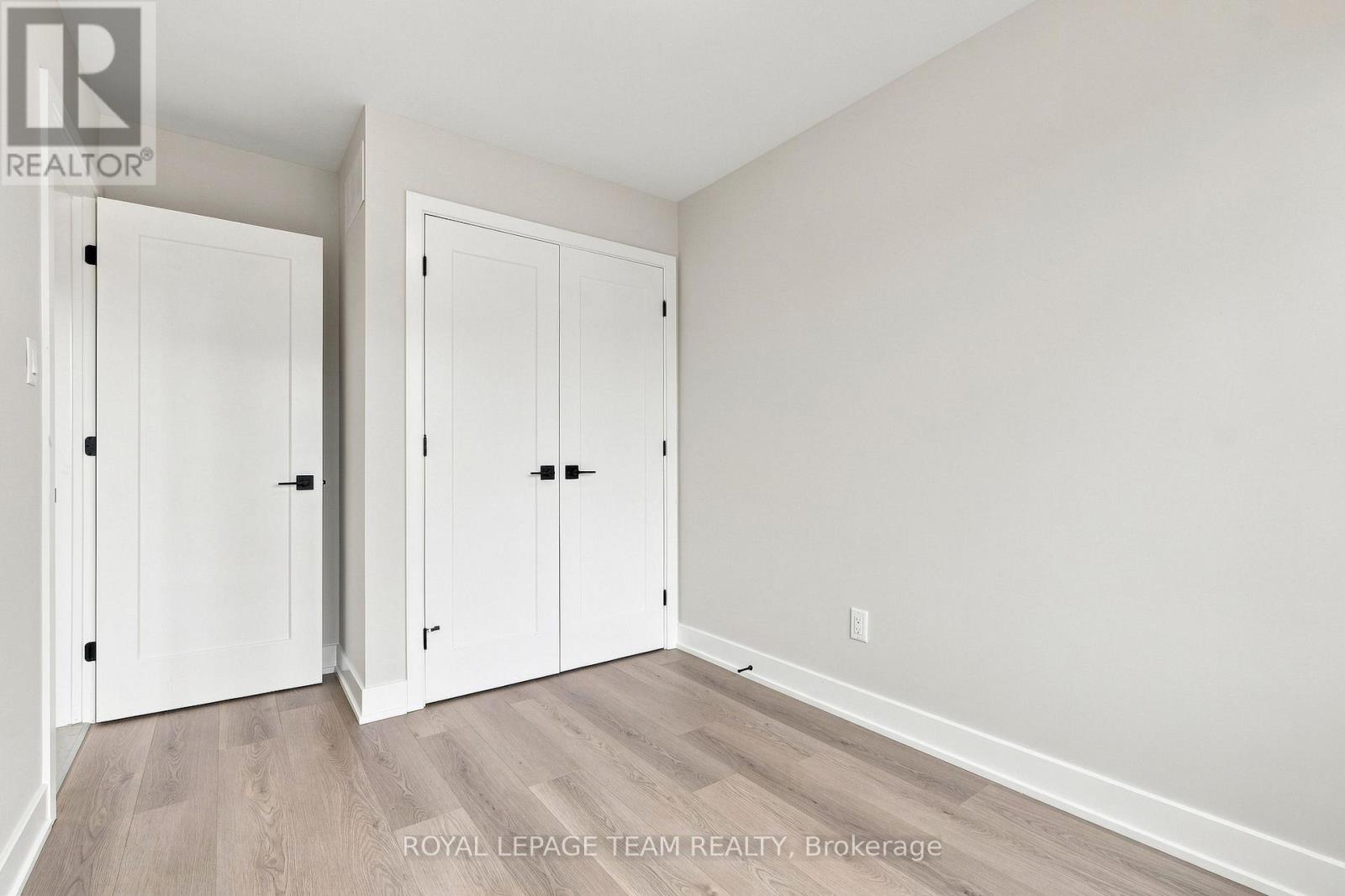 52 WHITCOMB CRESCENT - Image 29