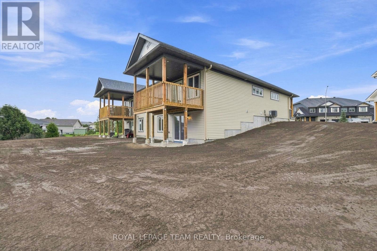 52 WHITCOMB CRESCENT - 39