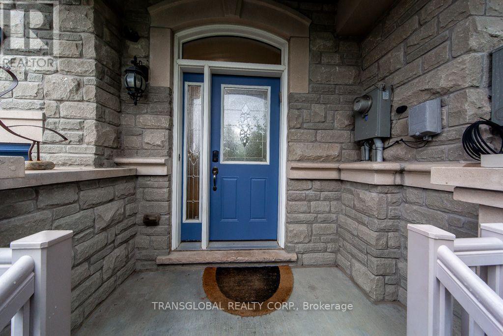 83 SPRUCE PINE CRESCENT N - 2
