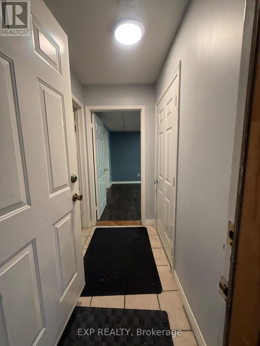 52 Compton Crescent, Bradford West Gwillimbury (Bradford), Ontario, L3Z2X6, Bradford West Gwillimbury (Bradford), Ontario — photo 2 of 5