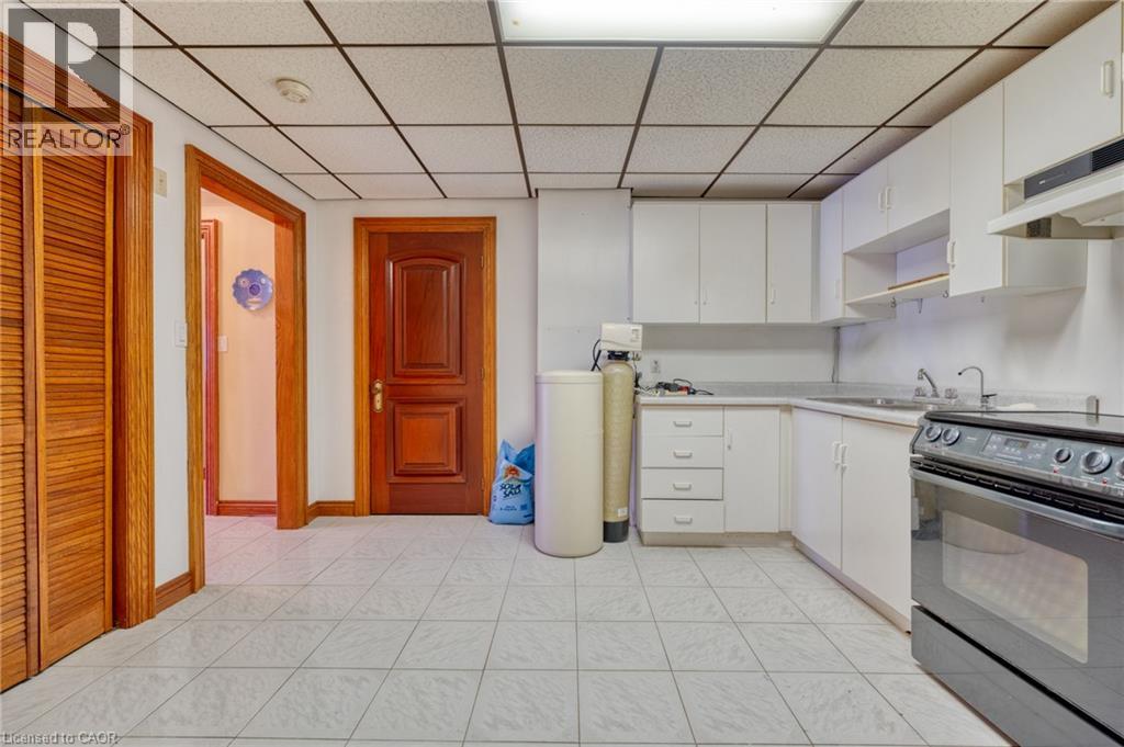 23 SUSAN Drive - Image 28