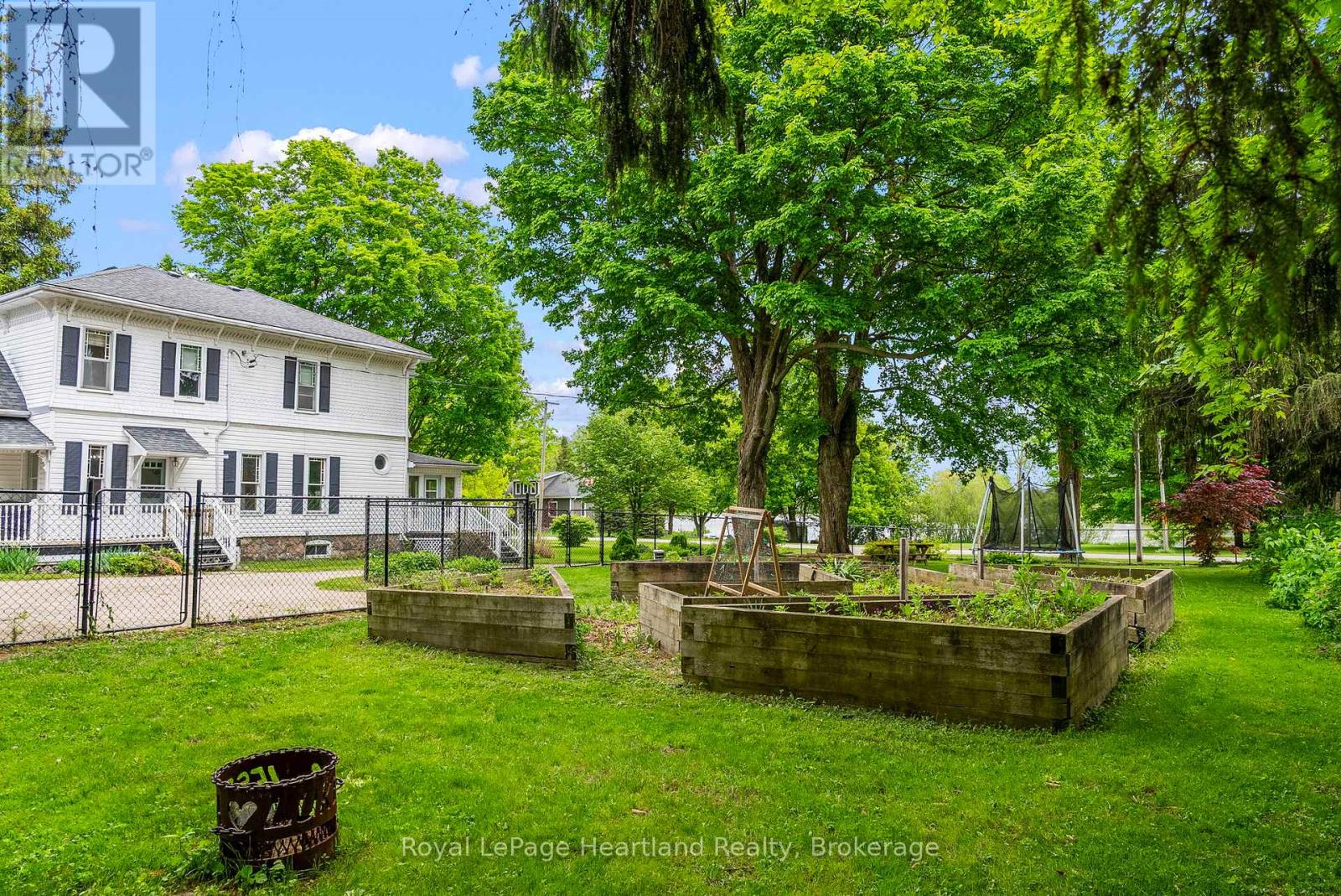 1047 GIBSON STREET - 41