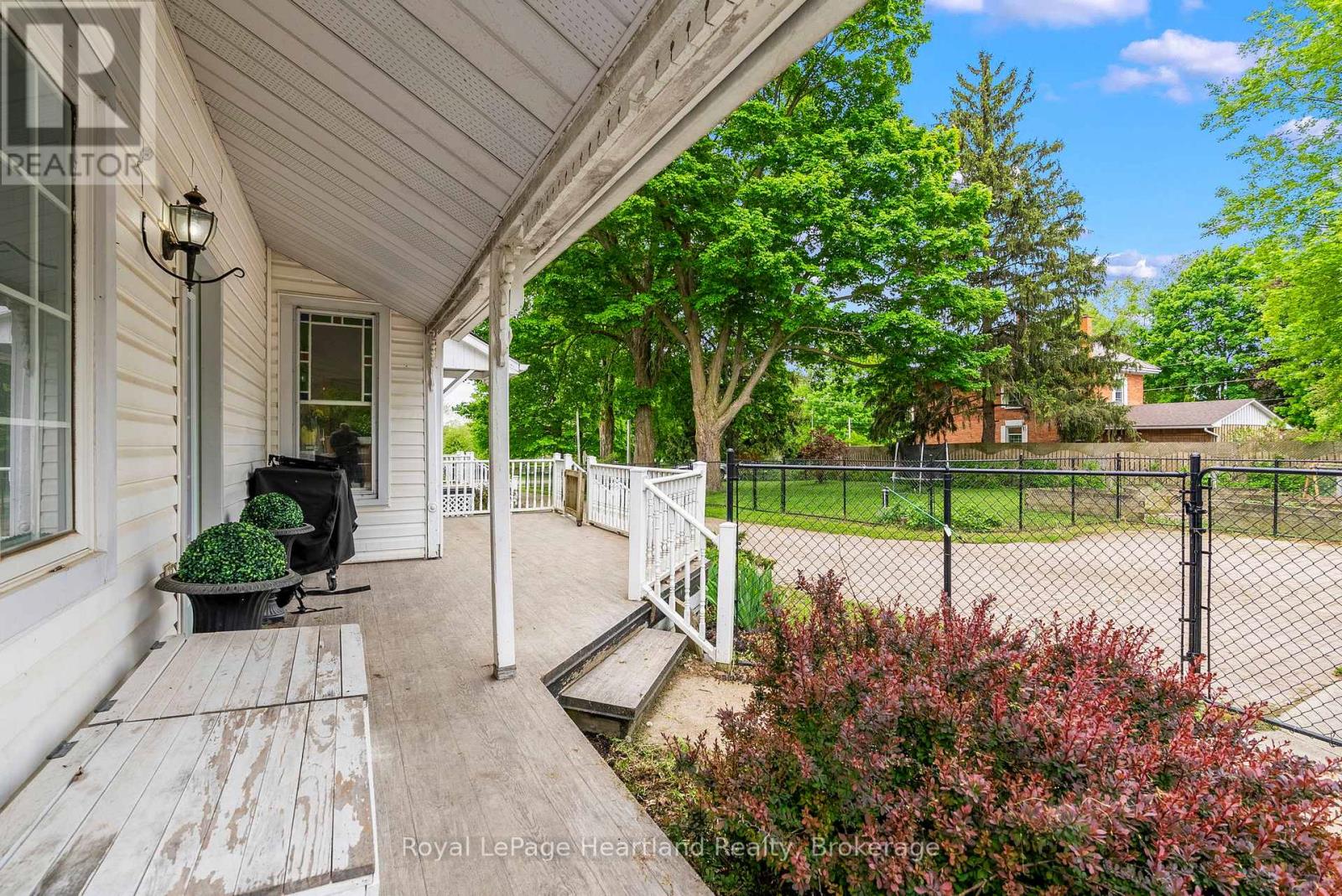 1047 GIBSON STREET - 6