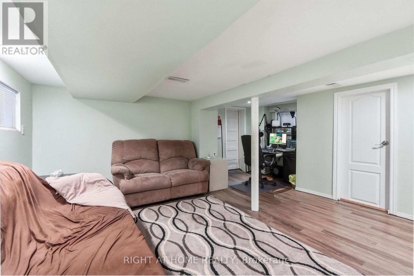 16 GREENDALE AVENUE - 32