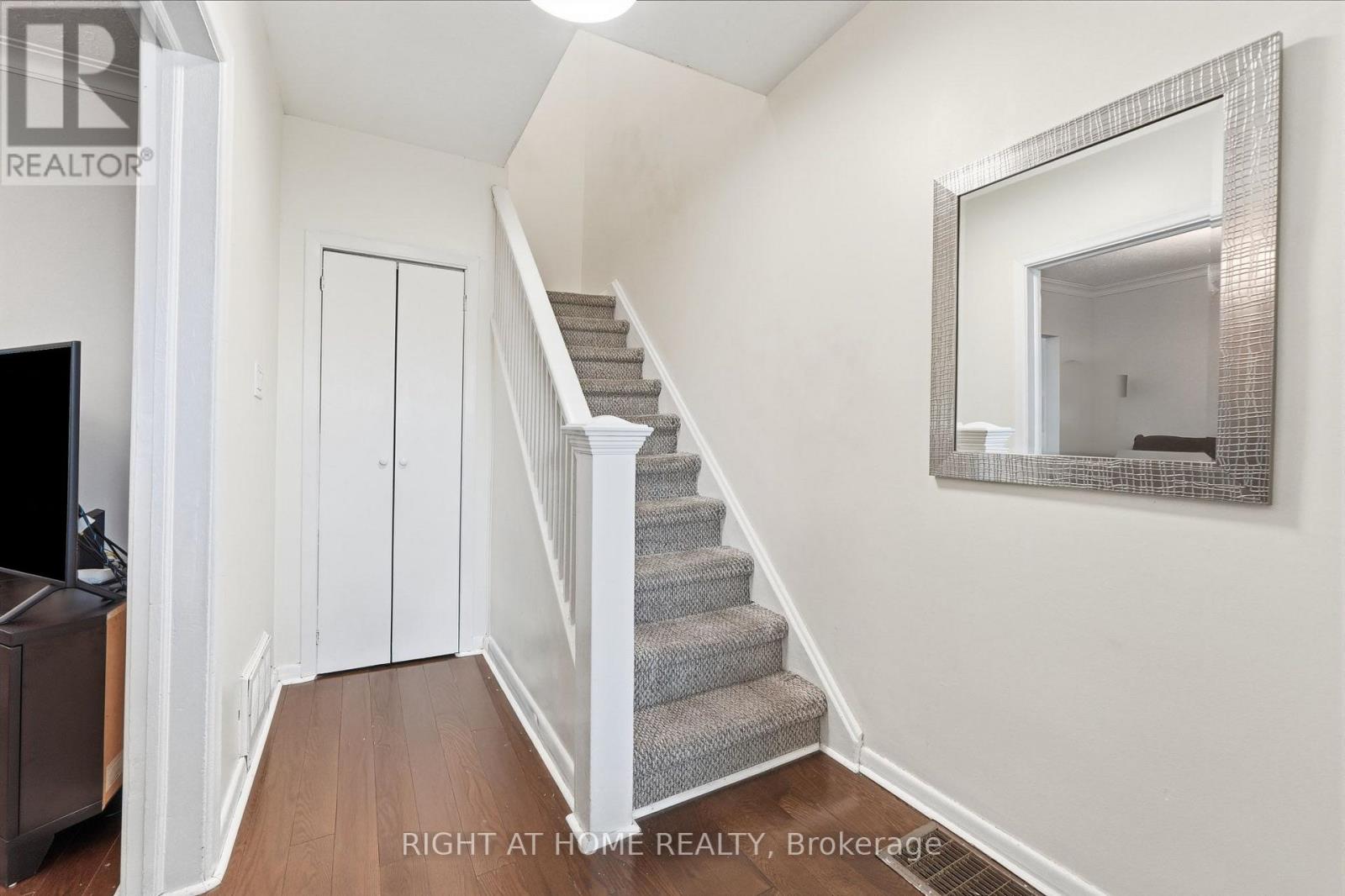 16 GREENDALE AVENUE - 34