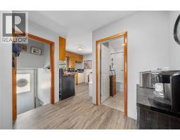 Kitchen/Dining room - 19 Broadway Street, Lambton Shores, ON N0N1J0 Photo 8