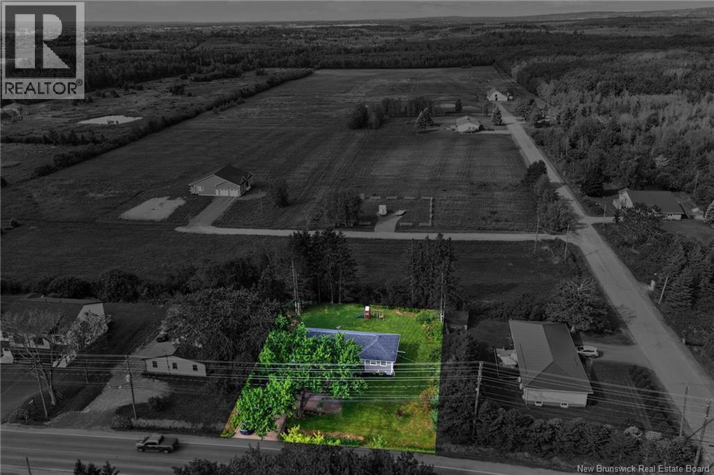1042 Elmwood Drive, Moncton, New Brunswick, E1H2G9, Moncton, New Brunswick — photo 3 of 5