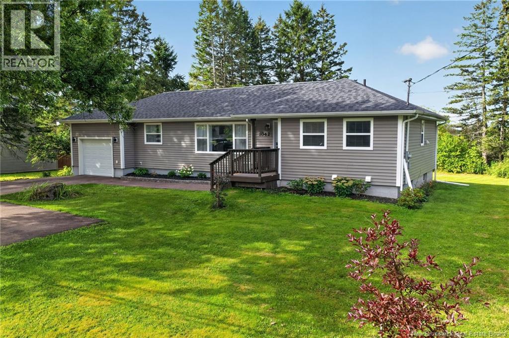 1042 Elmwood Drive, Moncton, New Brunswick, E1H2G9, Moncton, New Brunswick — photo 4 of 5