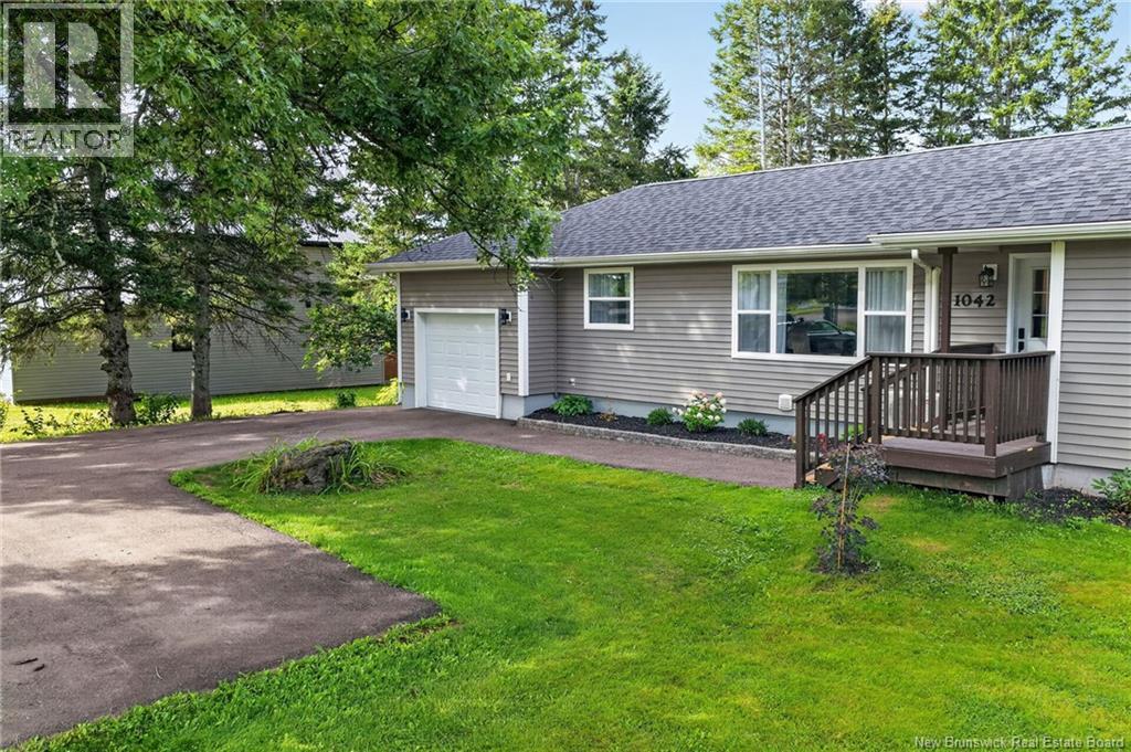1042 Elmwood Drive, Moncton, New Brunswick, E1H2G9, Moncton, New Brunswick — photo 5 of 5