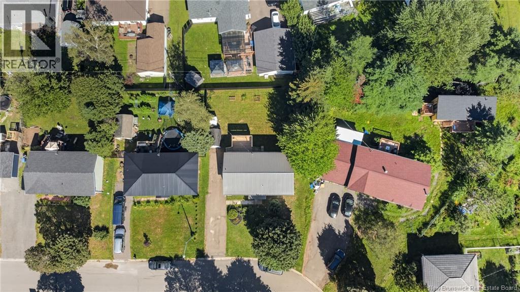 22 Pembroke Crescent, Riverview, New Brunswick, E1B3Z8, Riverview, New Brunswick — photo 2 of 5