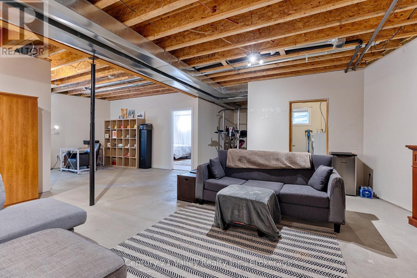 1514 WHITTON ROAD - 27