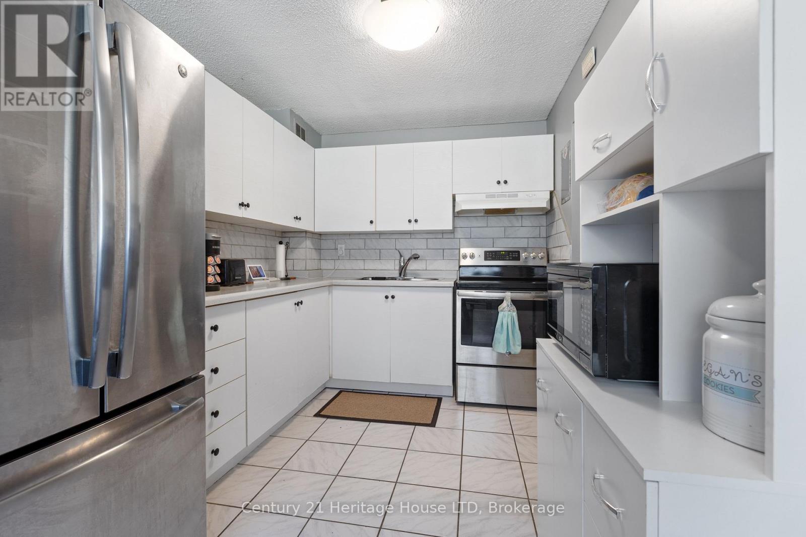 #109 242 OAKDALE AVENUE - 4