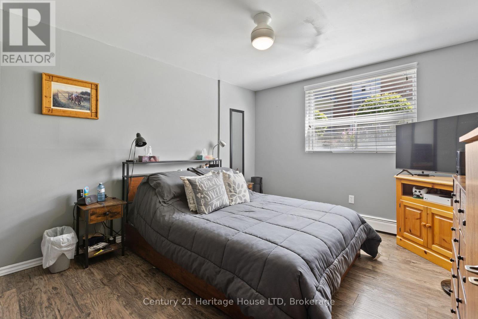 #109 242 OAKDALE AVENUE - 9